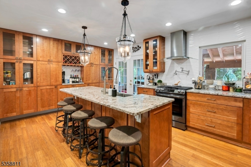 West Orange Twp., New Jersey, 07052, United States, 6 Bedrooms Bedrooms, ,4 BathroomsBathrooms,Residential,For Sale,1826682