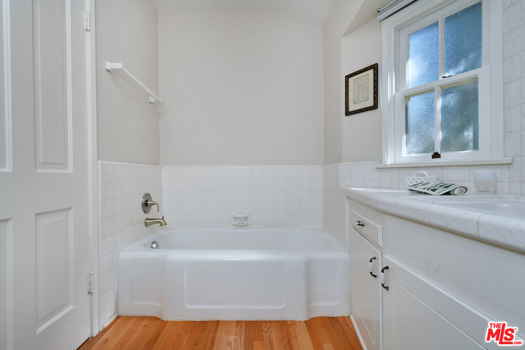 Sherman Oaks, California, 91403, United States, 3 Bedrooms Bedrooms, ,3 BathroomsBathrooms,Residential,For Sale,1989375