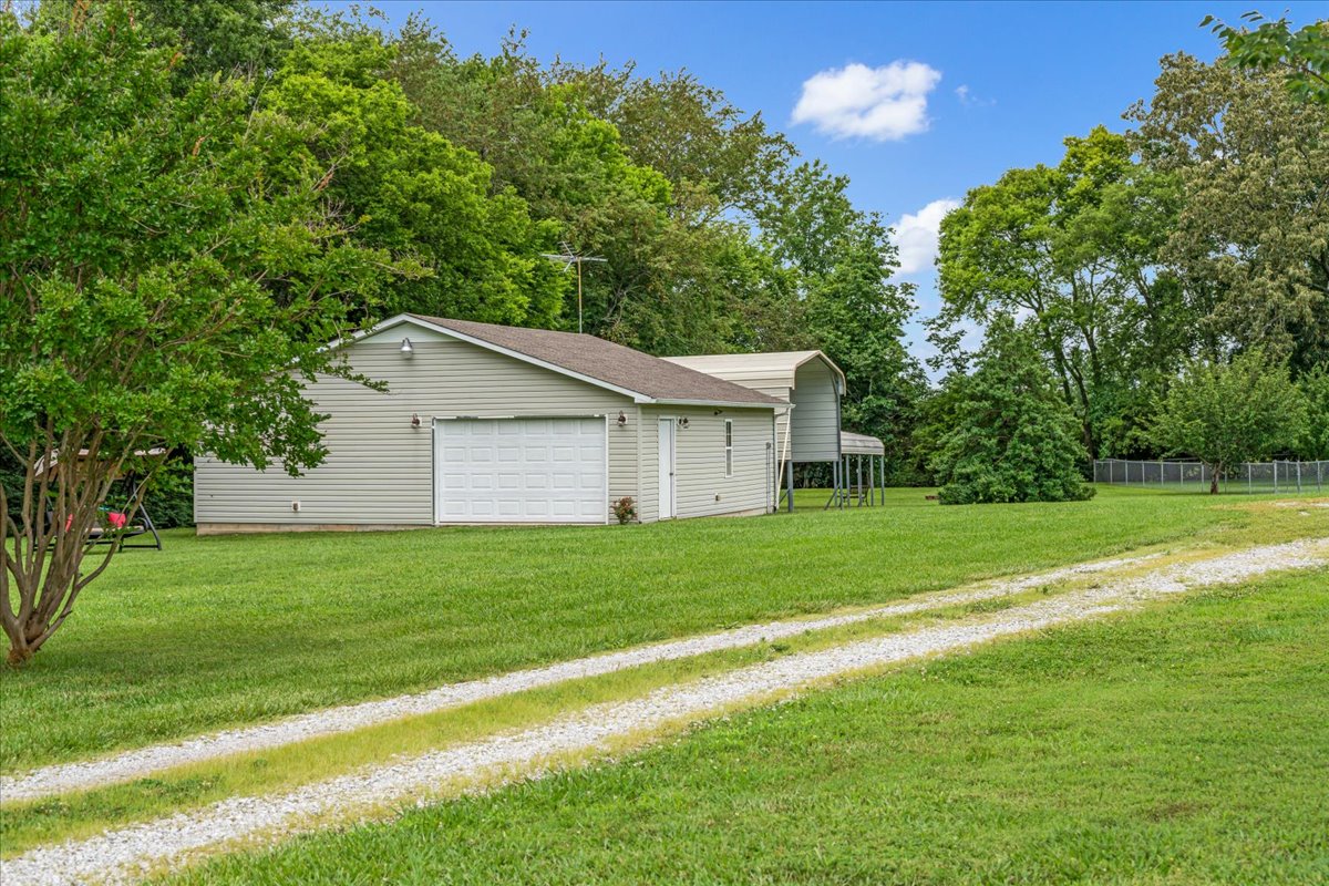 Winchester, Tennessee, 37398, United States, 4 Bedrooms Bedrooms, ,2 BathroomsBathrooms,Residential,For Sale,1921635