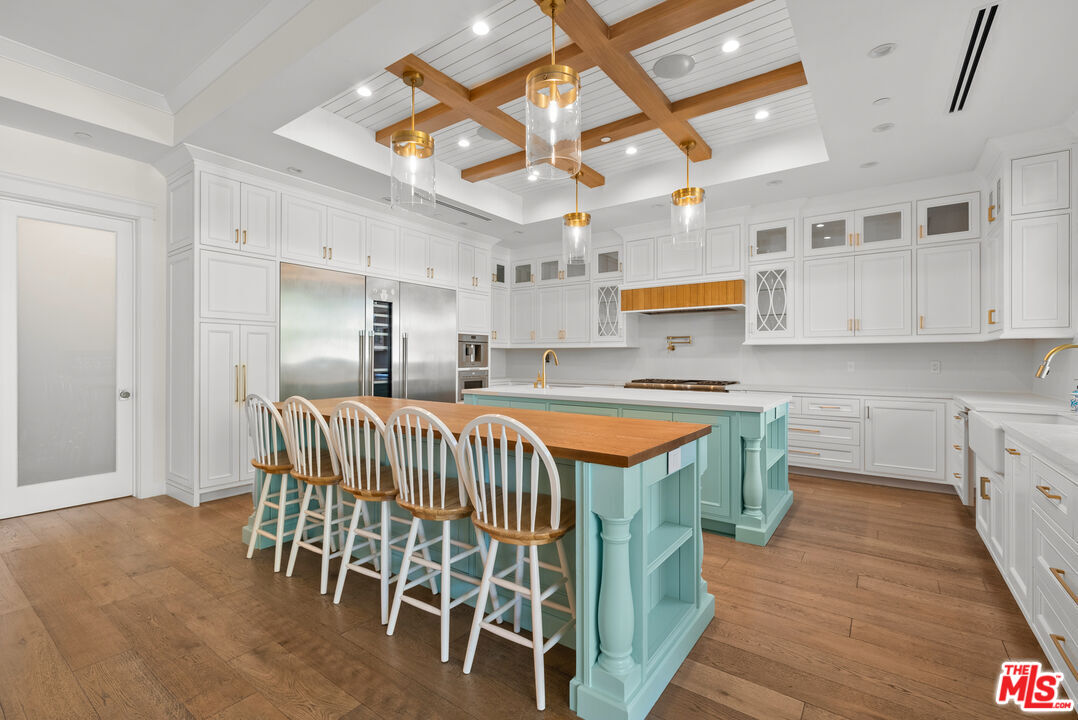 Valley Village, California, 91607, United States, 7 Bedrooms Bedrooms, ,8 BathroomsBathrooms,Residential,For Sale,1997303