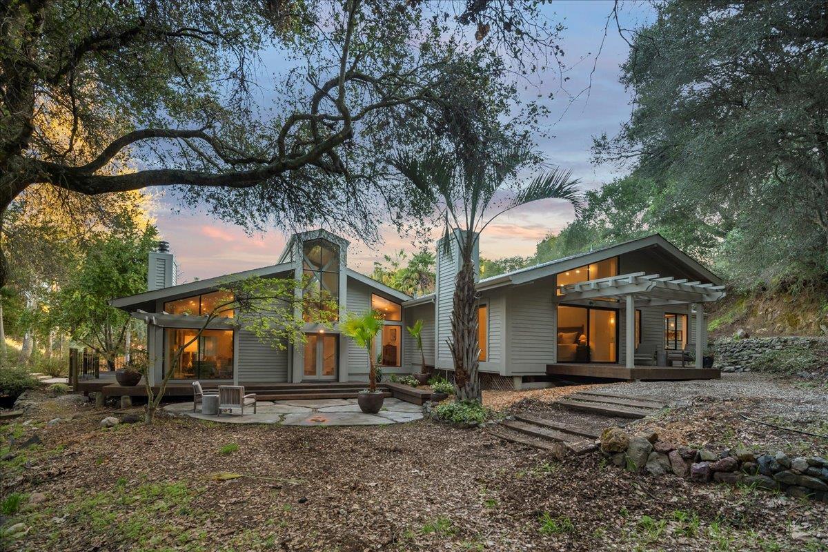 Los Altos Hills, California, 94022, United States, 5 Bedrooms Bedrooms, ,5 BathroomsBathrooms,Residential,For Sale,1907317