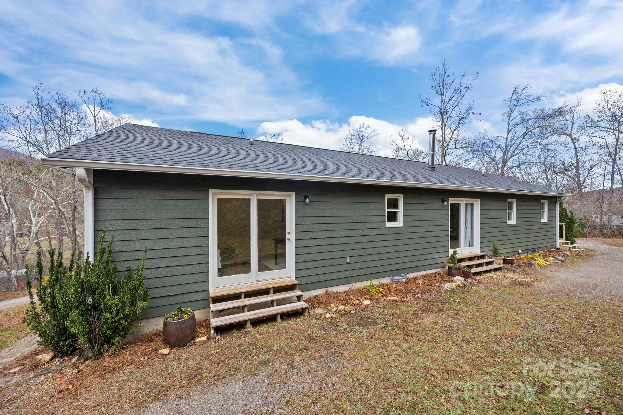 Fairview, North Carolina, 28730, United States, 3 Bedrooms Bedrooms, ,2 BathroomsBathrooms,Residential,For Sale,1990315