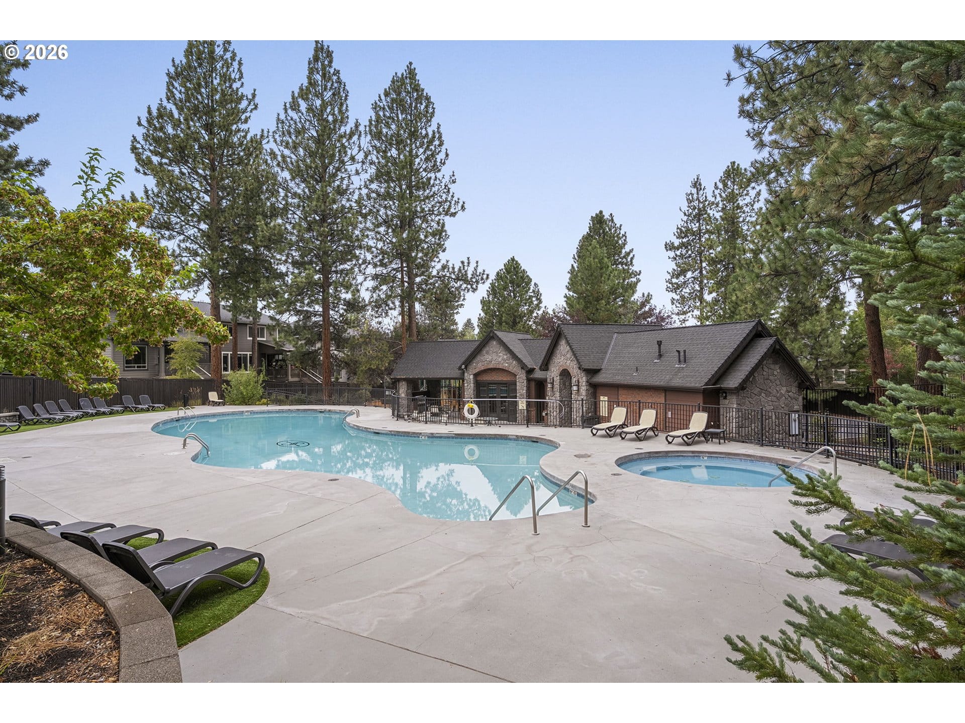  60439 HEDGEWOOD LN Bend, OR 97702 - 物件實景