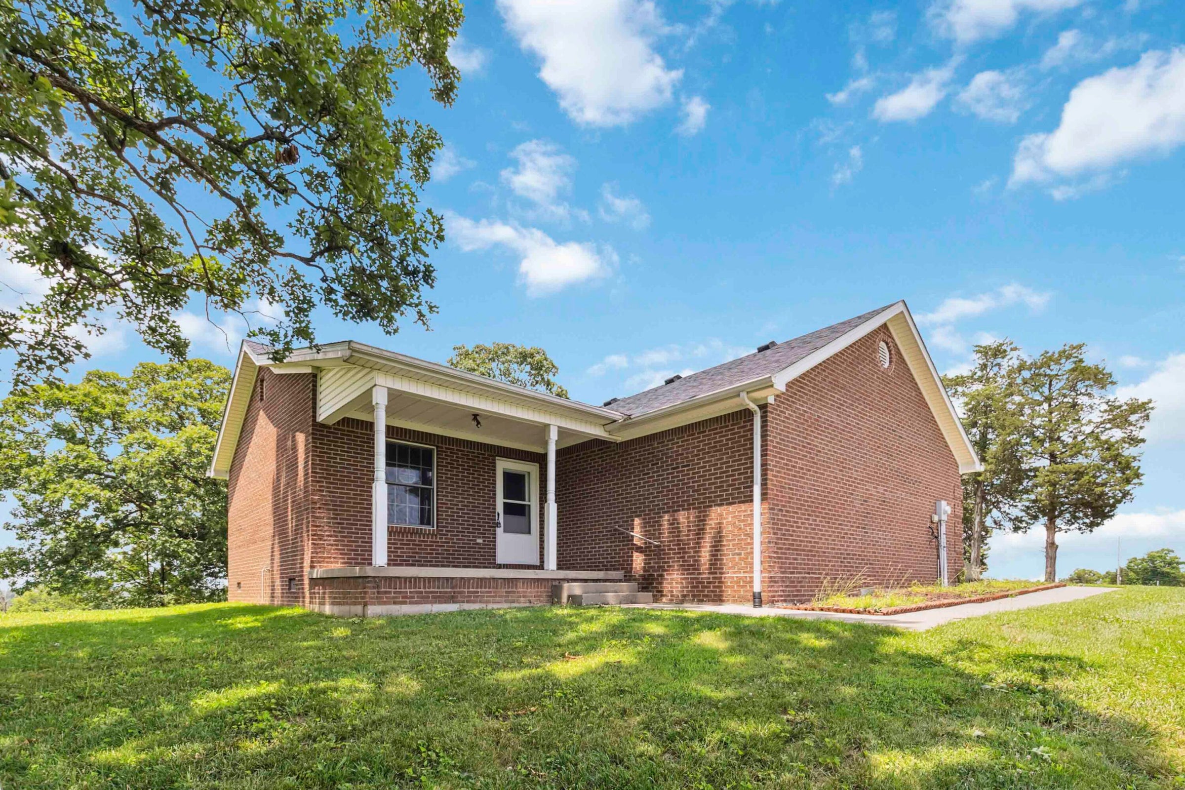 Richmond, Kentucky, 40475, United States, 3 Bedrooms Bedrooms, ,2 BathroomsBathrooms,Residential,For Sale,1977095