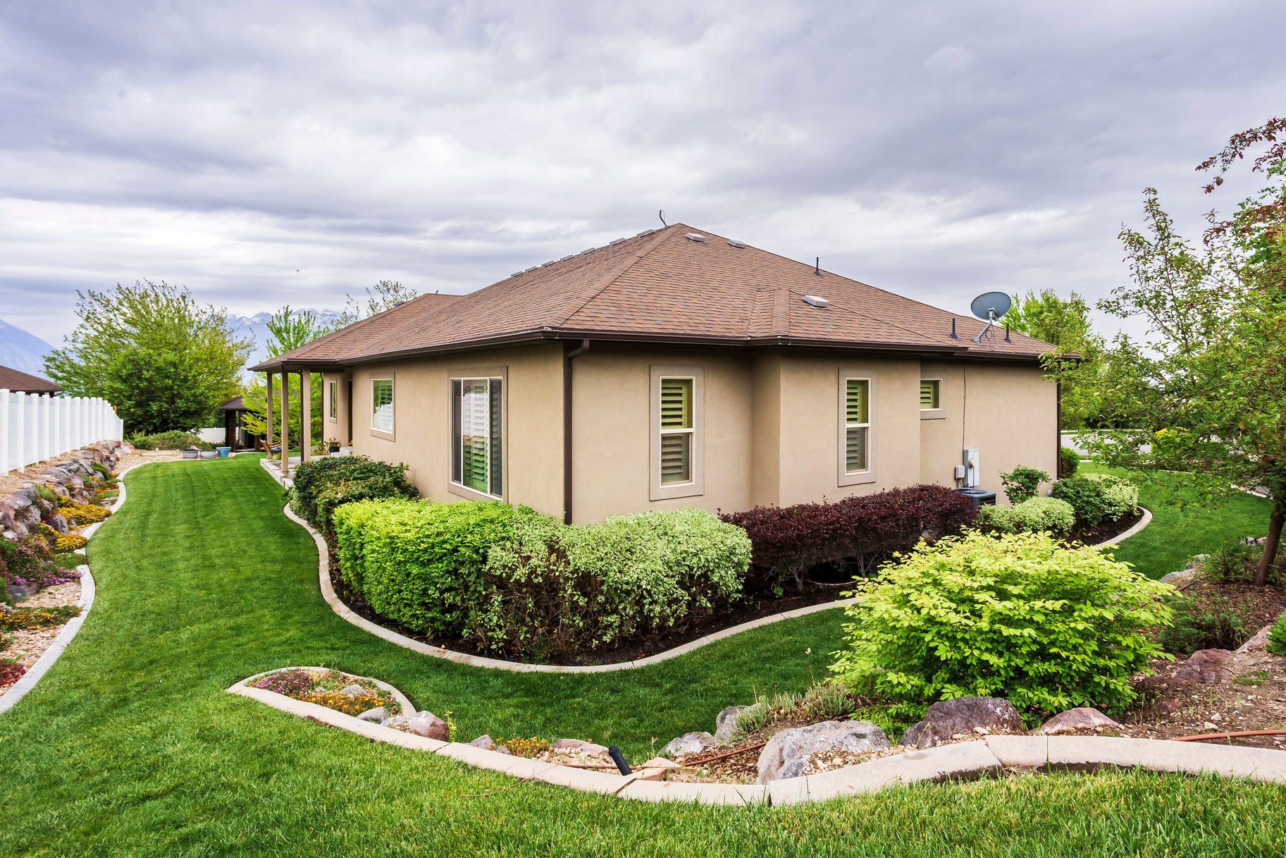 Incredible Views, Beautiful Yard, Prime Location and With Room To Grow - 物件實景
