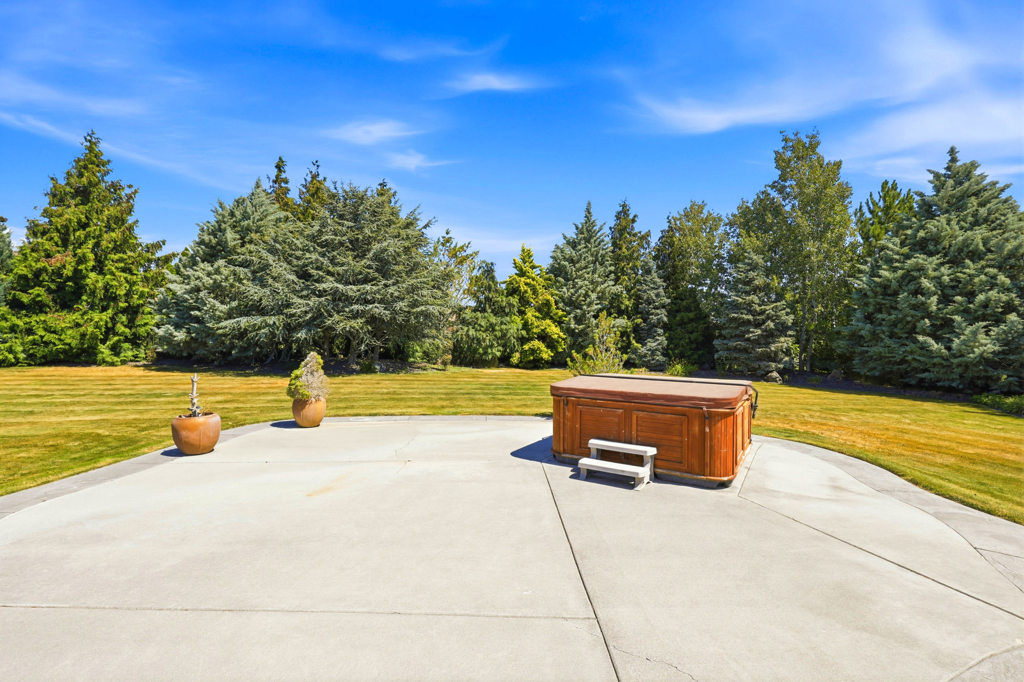  Spacious Living Meets Park-Like Serenity. - 物件實景