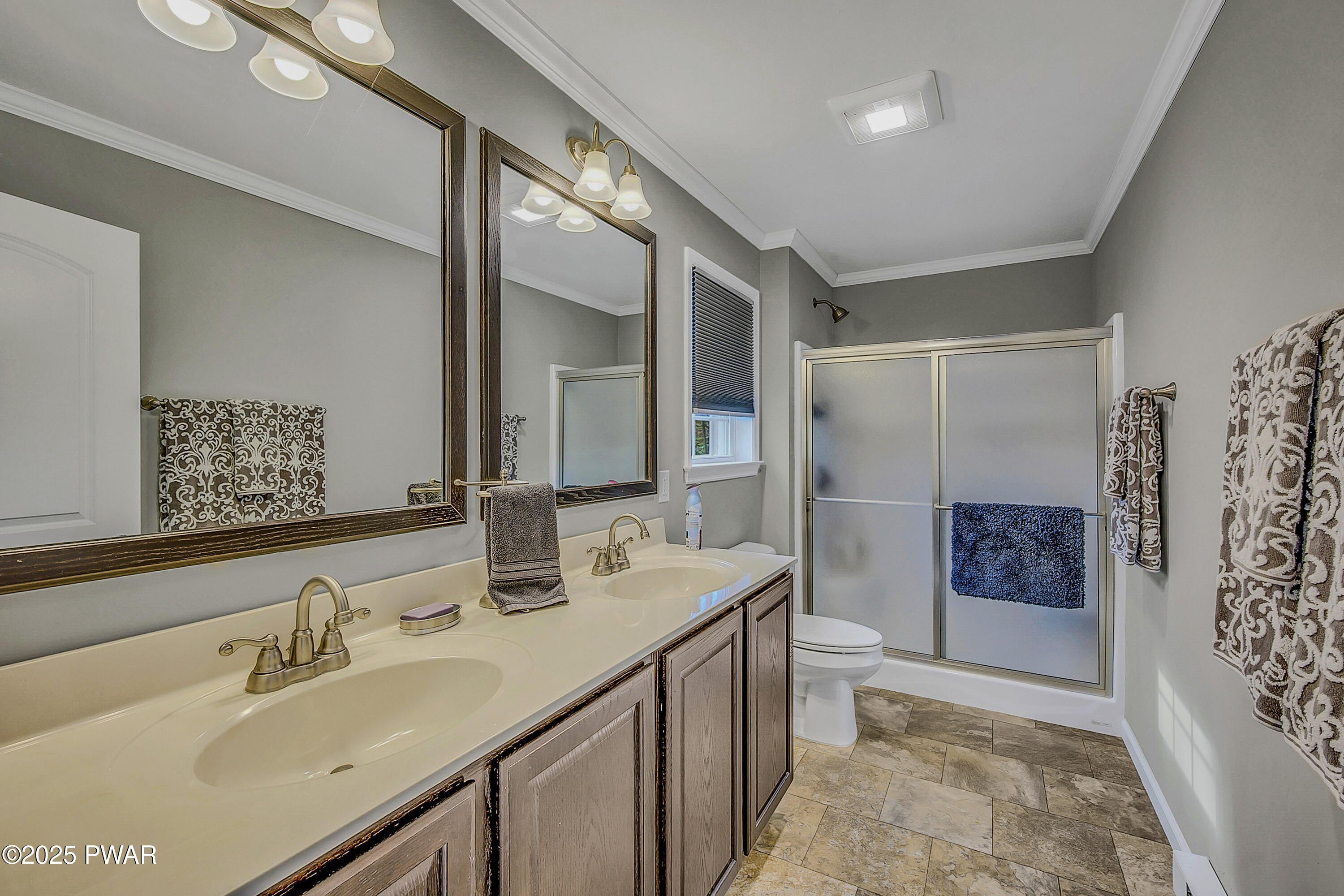 Lake Ariel, Pennsylvania, 18436, United States, 4 Bedrooms Bedrooms, ,4 BathroomsBathrooms,Residential,For Sale,1998731