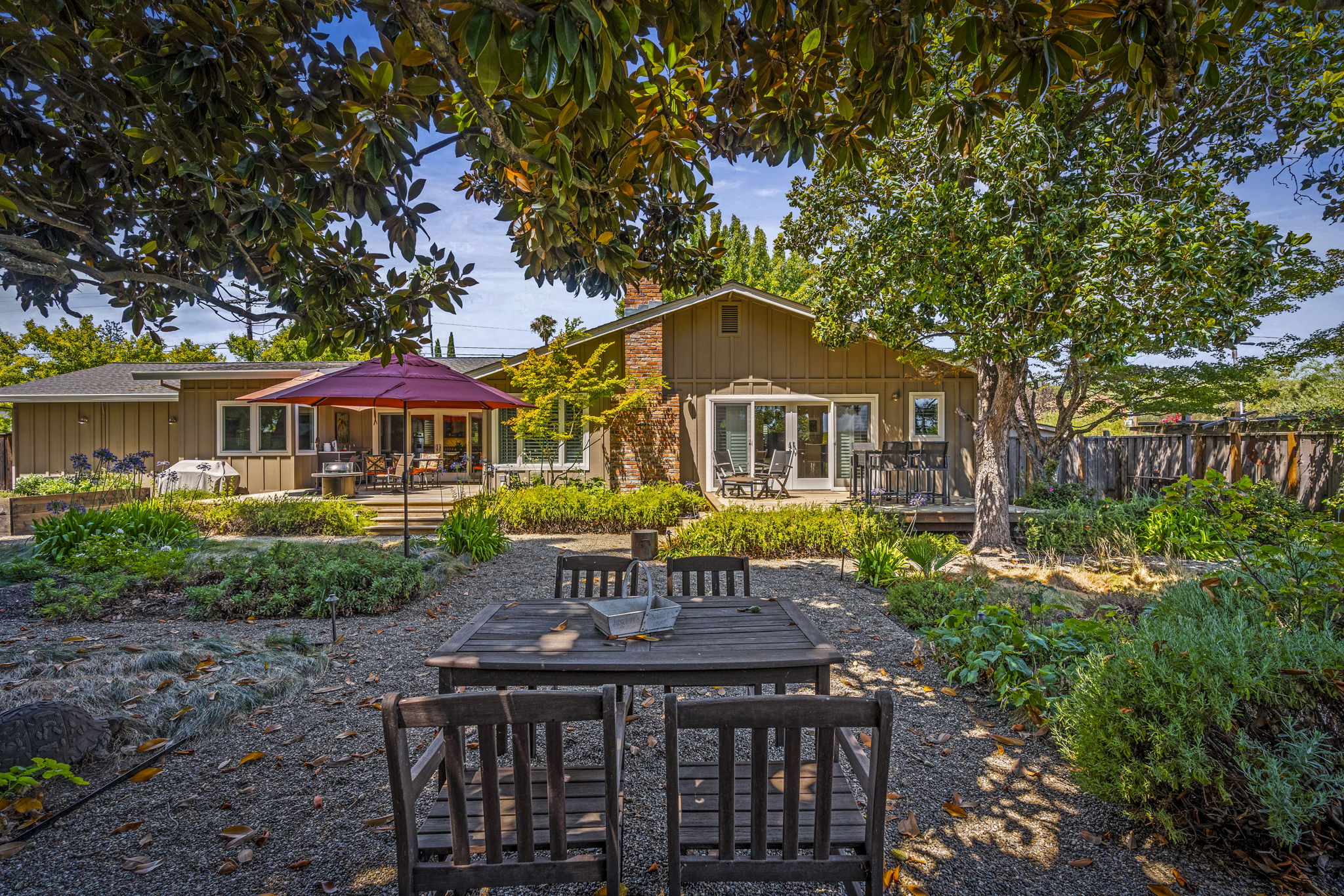 1597 Sulphur Springs Ave - 物件實景