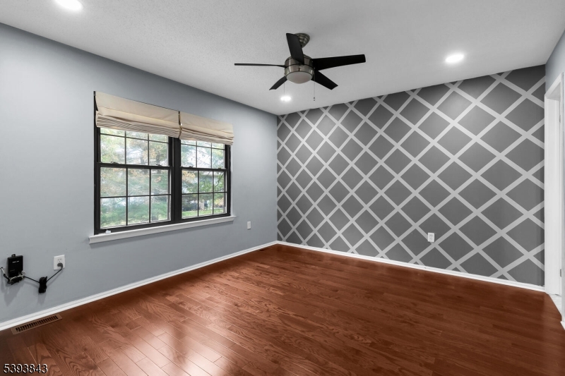 Bernards Twp., New Jersey, 07920, United States, 2 Bedrooms Bedrooms, ,3 BathroomsBathrooms,Residential,For Sale,1972655