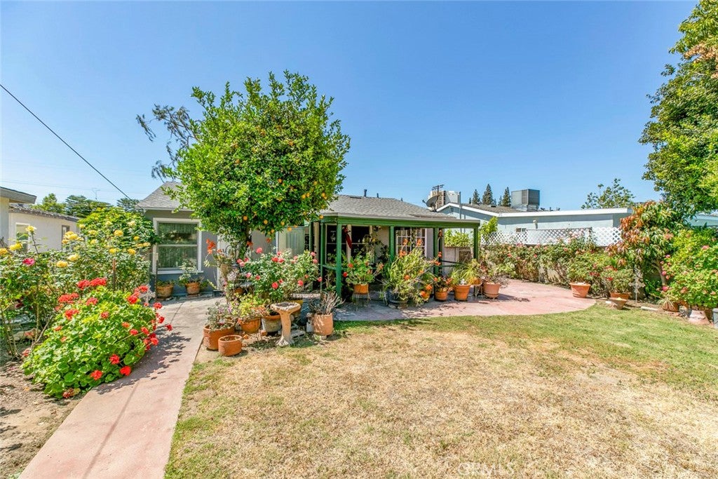 Van Nuys, California, 91405, United States, 2 Bedrooms Bedrooms, ,2 BathroomsBathrooms,Residential,For Sale,1941030