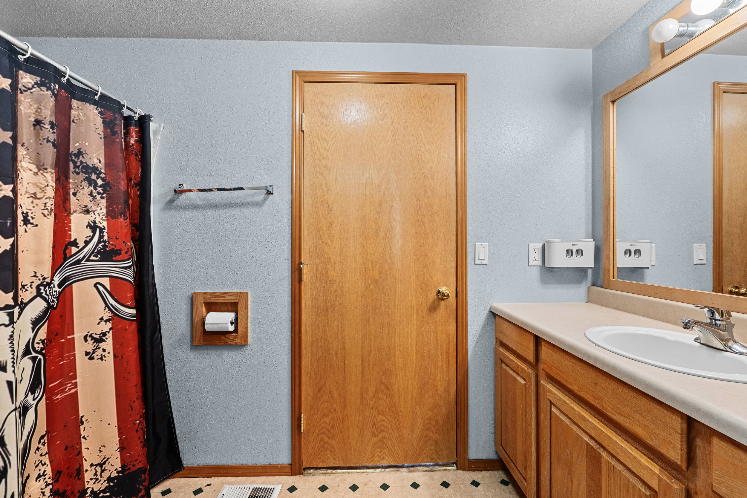 Colville, Washington, 99114, United States, 2 Bedrooms Bedrooms, ,3 BathroomsBathrooms,Residential,For Sale,1763209