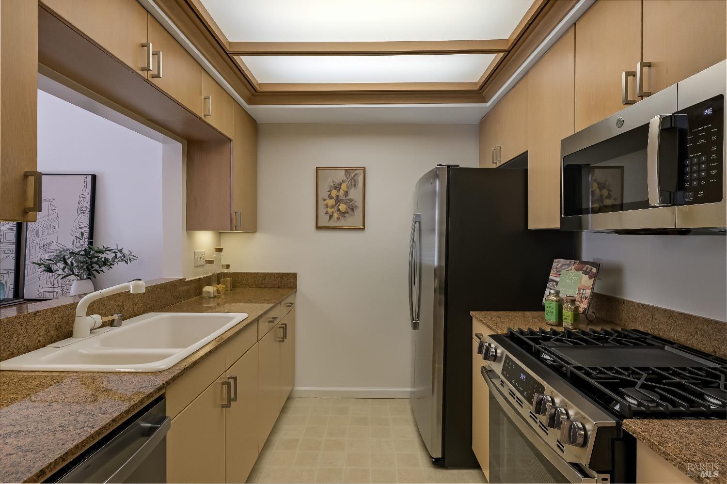 San Rafael, California, 94903, United States, 1 Bedroom Bedrooms, ,2 BathroomsBathrooms,Residential,For Sale,1997227