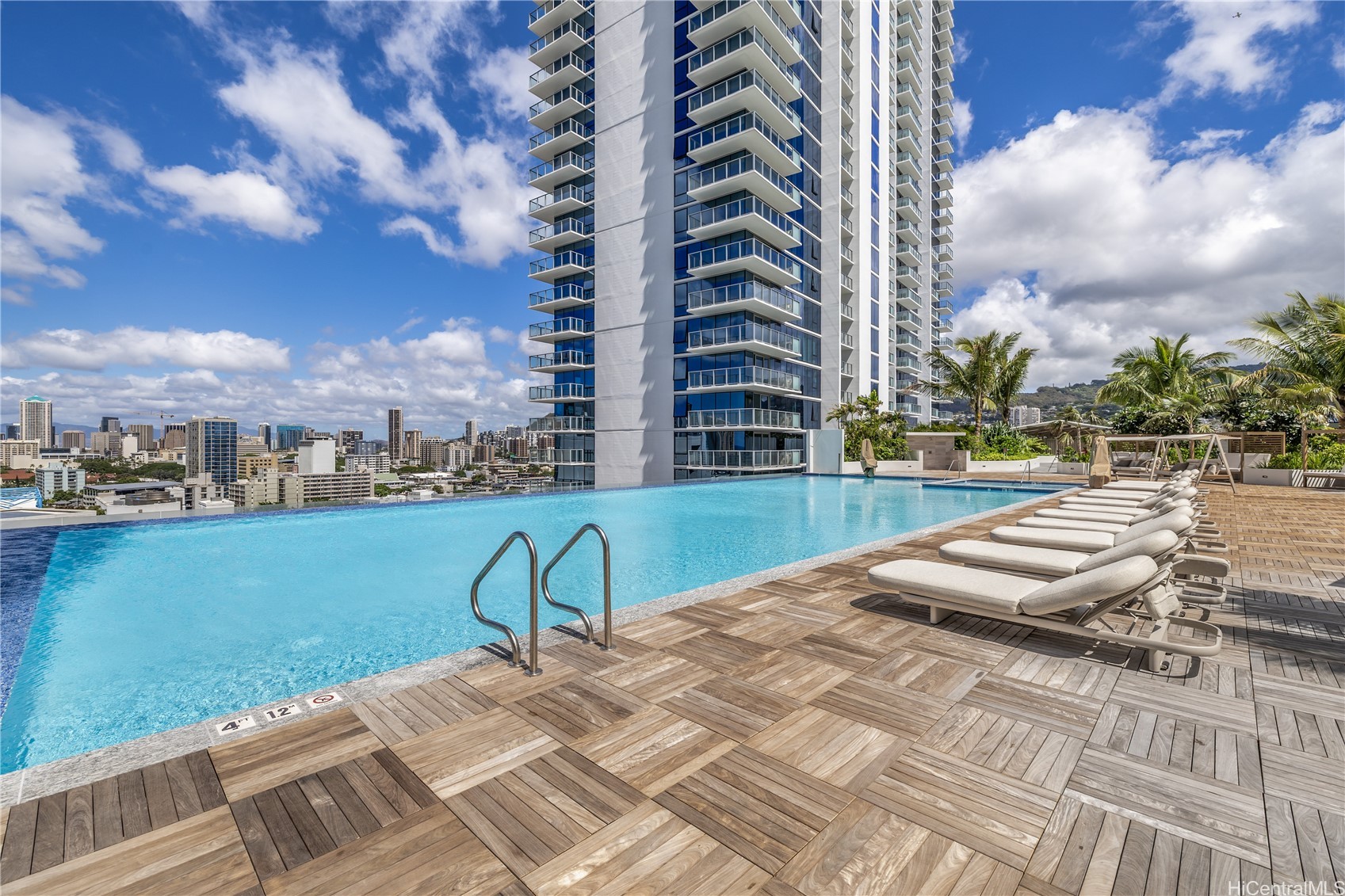 Honolulu, Hawaii, 96814, United States, 1 Bedroom Bedrooms, ,1 BathroomBathrooms,Residential,For Sale,1992137