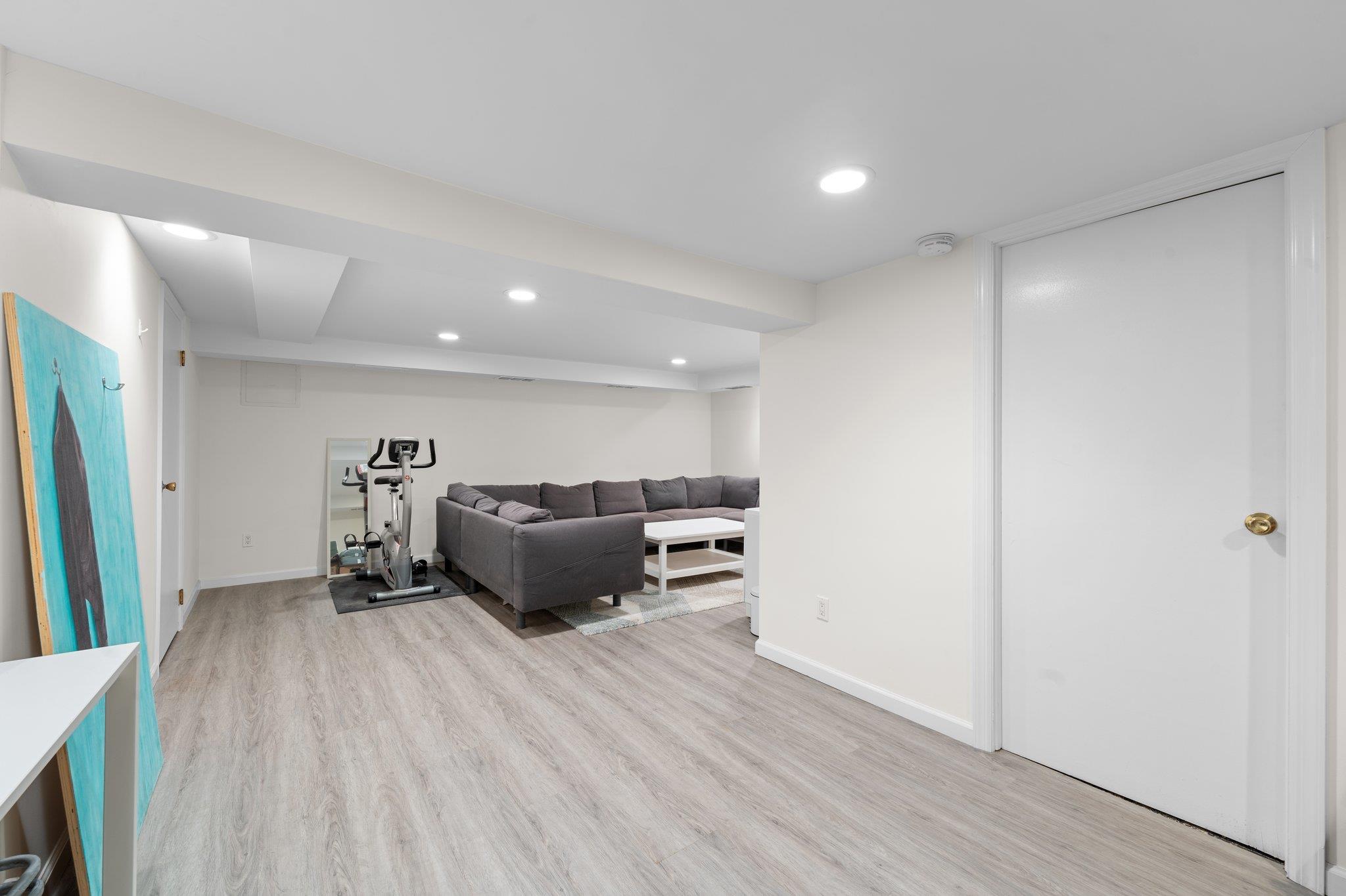 Rockville Centre, New York, 11570, United States, 4 Bedrooms Bedrooms, ,2 BathroomsBathrooms,Residential,For Sale,1928749