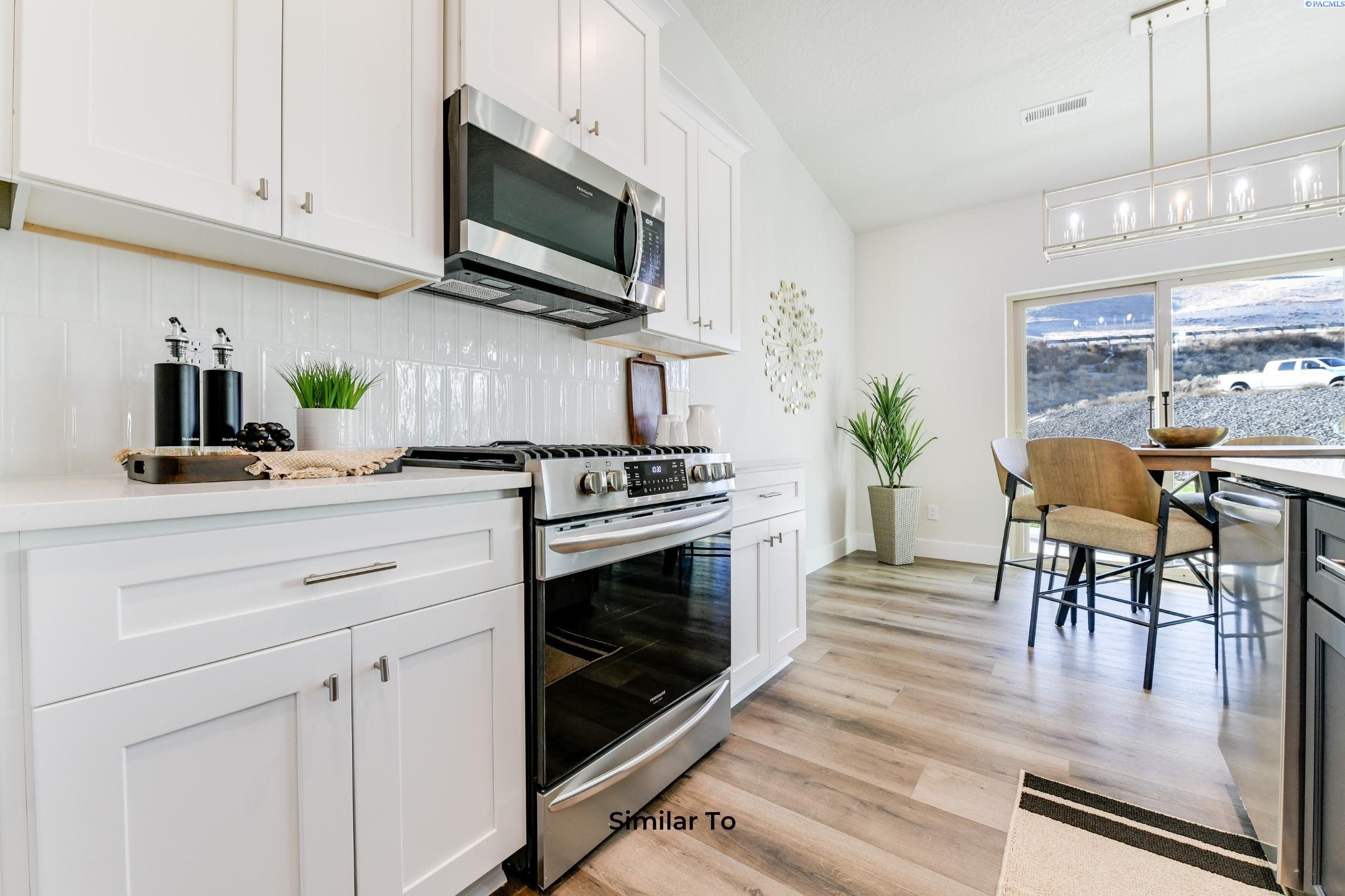 Kennewick, Washington, 99338, United States, 4 Bedrooms Bedrooms, ,2 BathroomsBathrooms,Residential,For Sale,1828278
