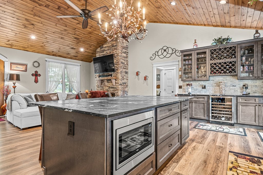 Talking Rock, Georgia, 30175, United States, 3 Bedrooms Bedrooms, ,2 BathroomsBathrooms,Residential,For Sale,1972069