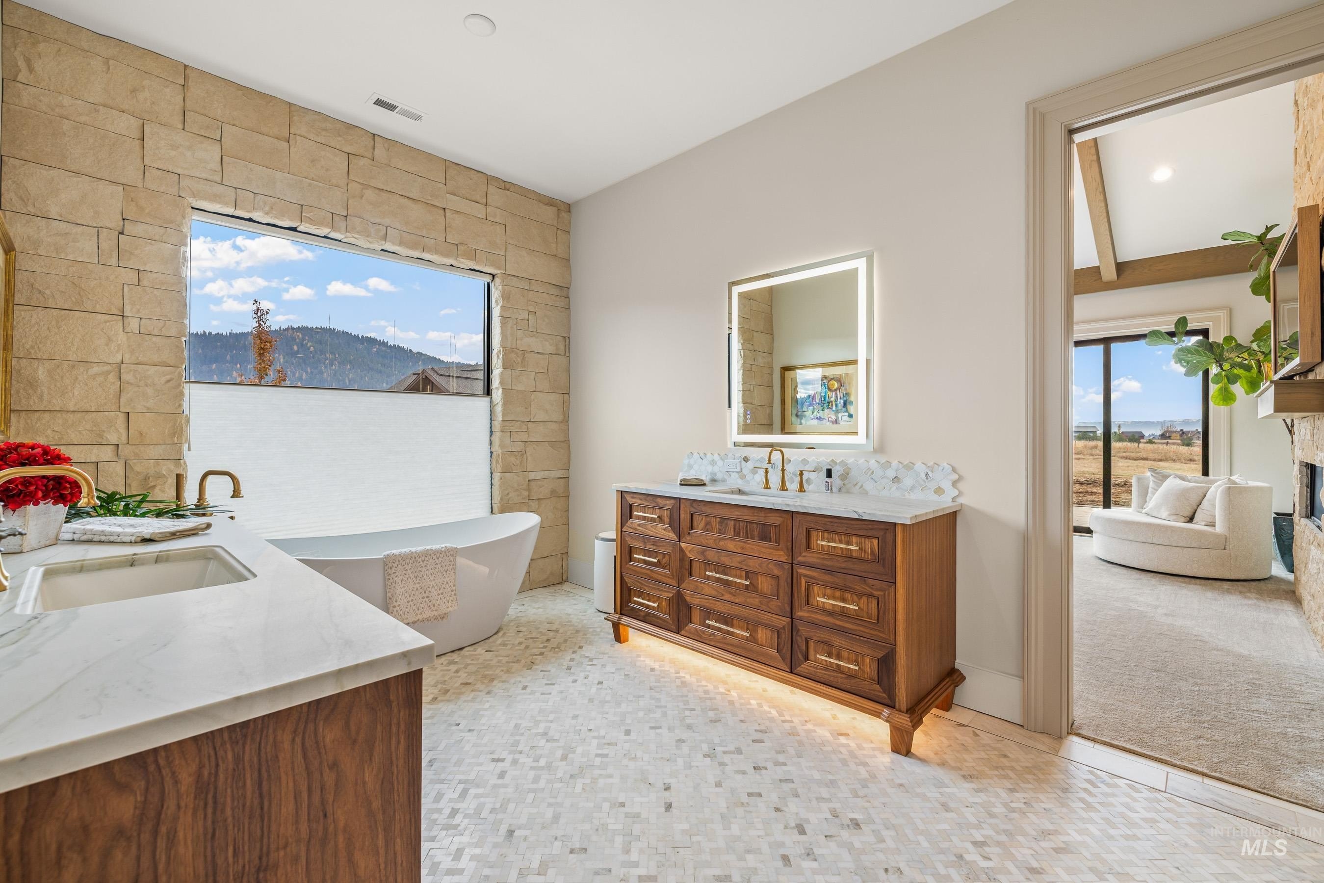 McCall, Idaho, 83638, United States, 5 Bedrooms Bedrooms, ,4 BathroomsBathrooms,Residential,For Sale,1989915