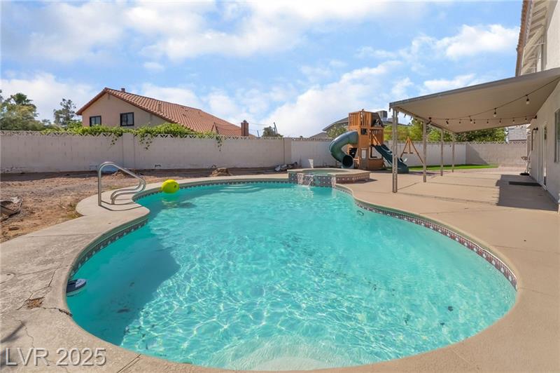 Henderson, Nevada, 89014, United States, 4 Bedrooms Bedrooms, ,2 BathroomsBathrooms,Residential,For Sale,1977160