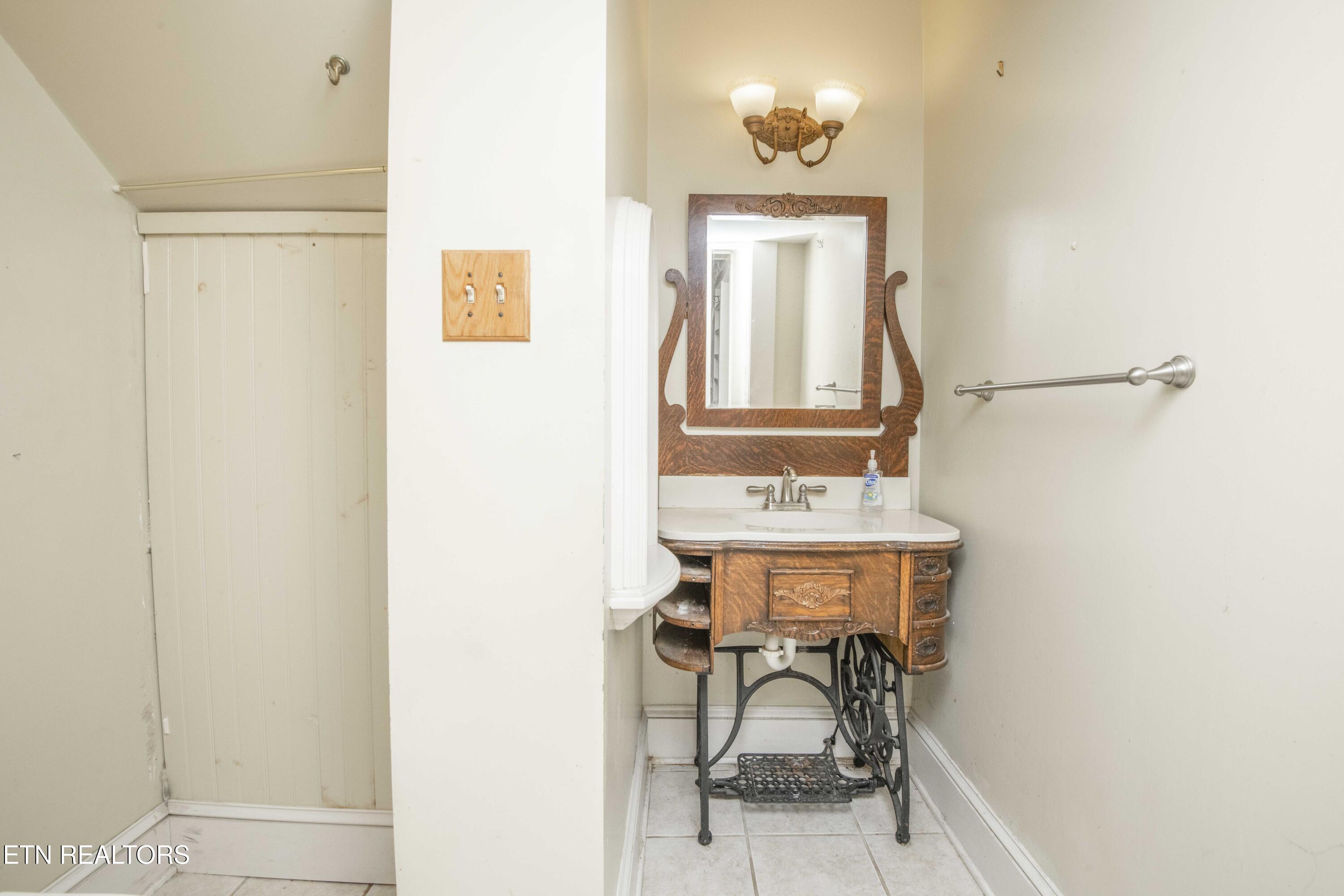 Rockford, Tennessee, 37853, United States, 3 Bedrooms Bedrooms, ,3 BathroomsBathrooms,Residential,For Sale,1984254