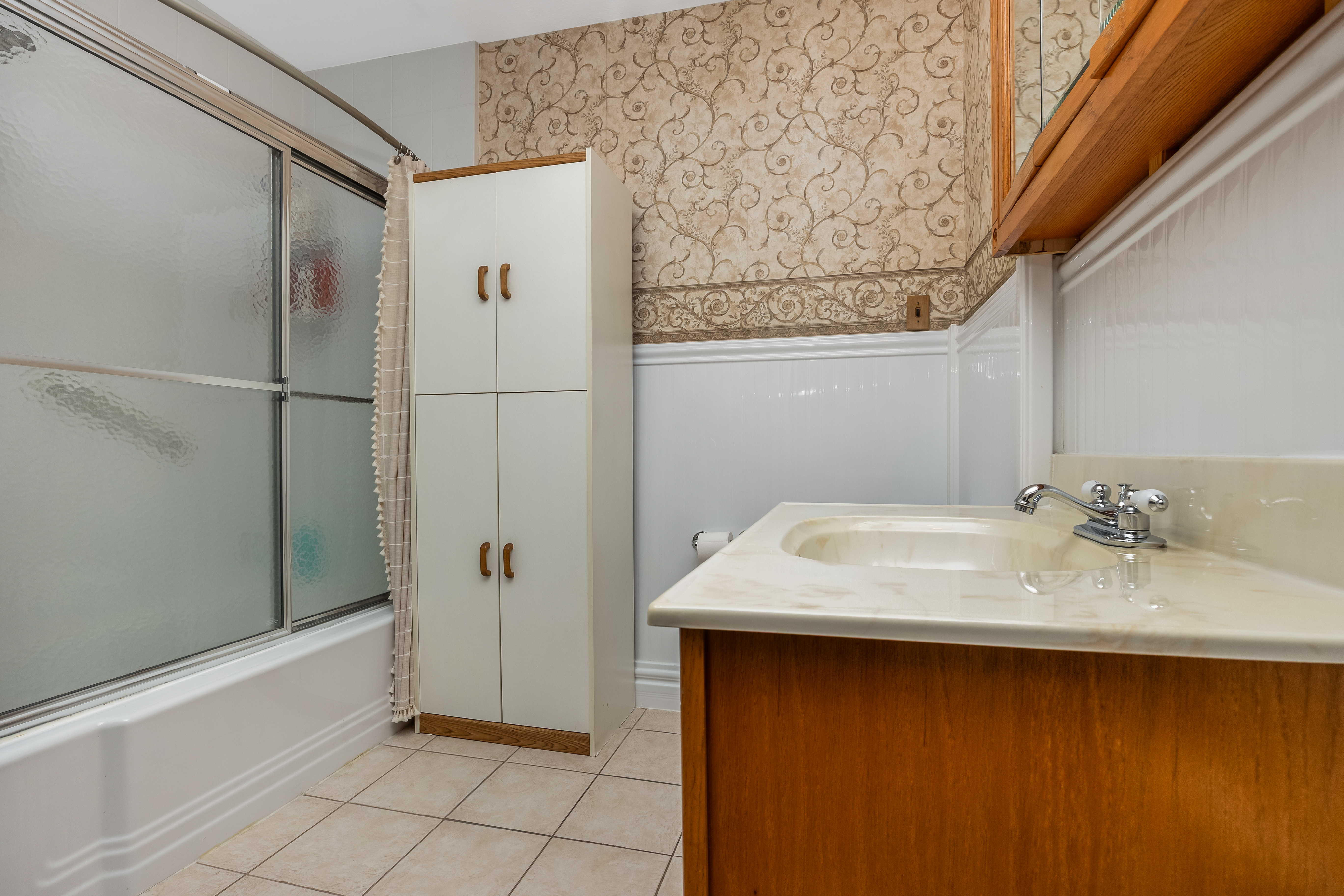 West Babylon, New York, 11704, United States, 5 Bedrooms Bedrooms, ,3 BathroomsBathrooms,Residential,For Sale,2048080