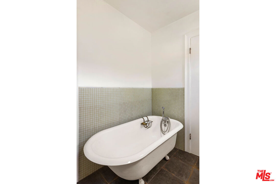 Los Angeles, California, 90065, United States, 1 Bedroom Bedrooms, ,1 BathroomBathrooms,Residential,For Sale,1913334
