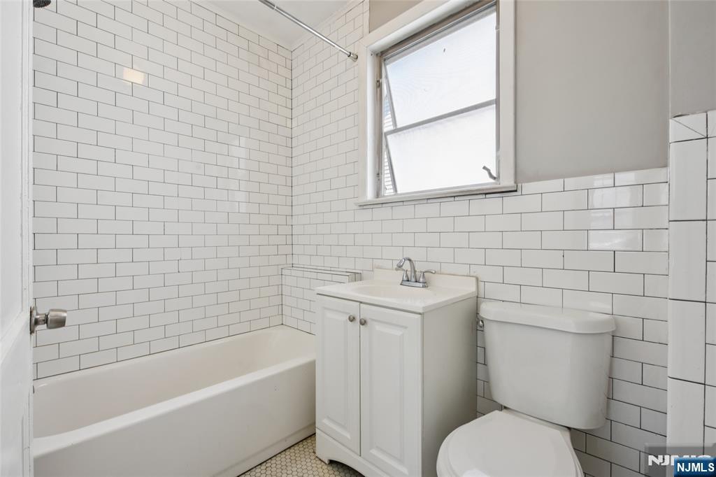 Bloomfield, New Jersey, 07003, United States, 4 Bedrooms Bedrooms, ,2 BathroomsBathrooms,Residential,For Sale,1897617