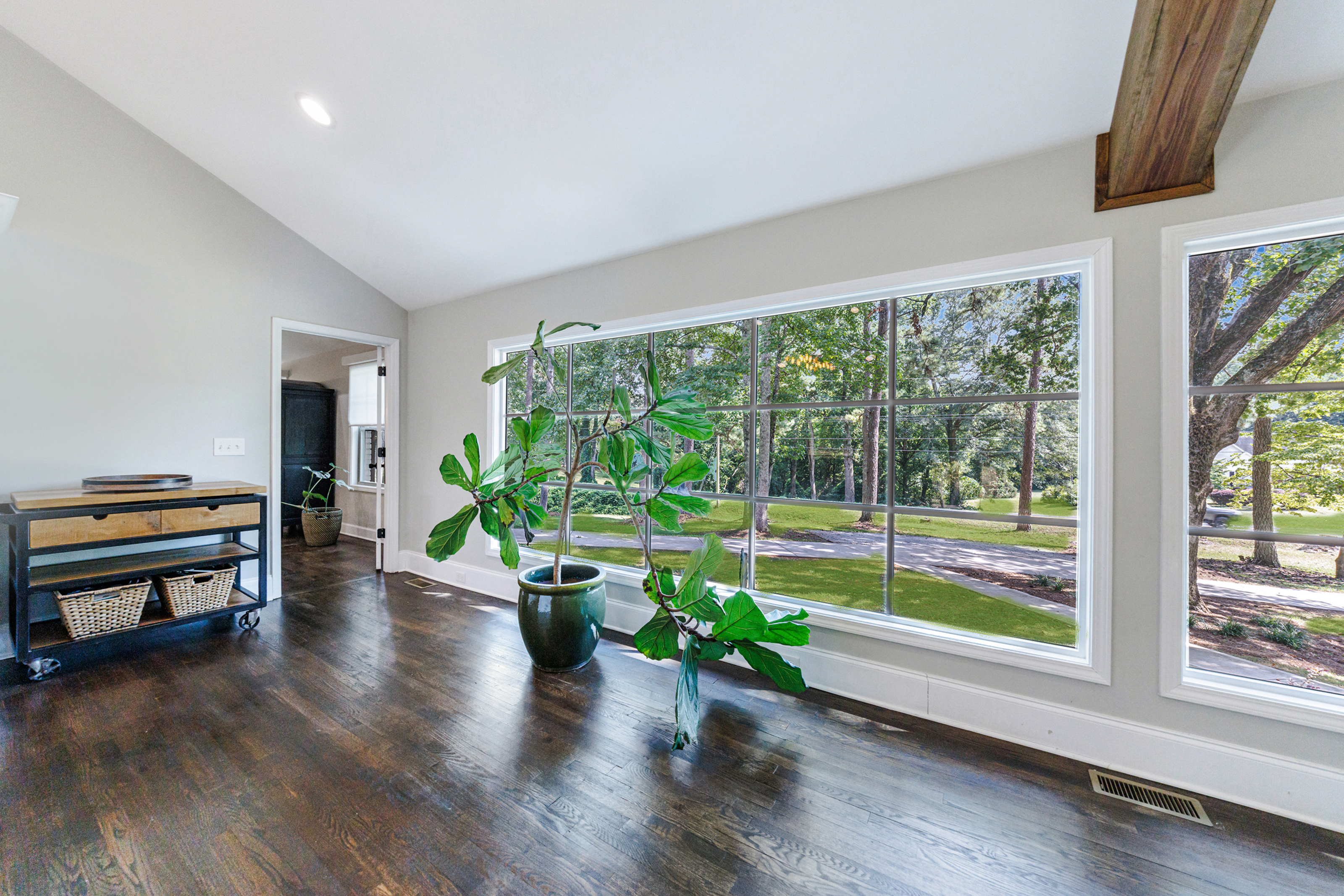  Stunning Fully Renovated Oasis on 2.4+/- Acres - 物件實景