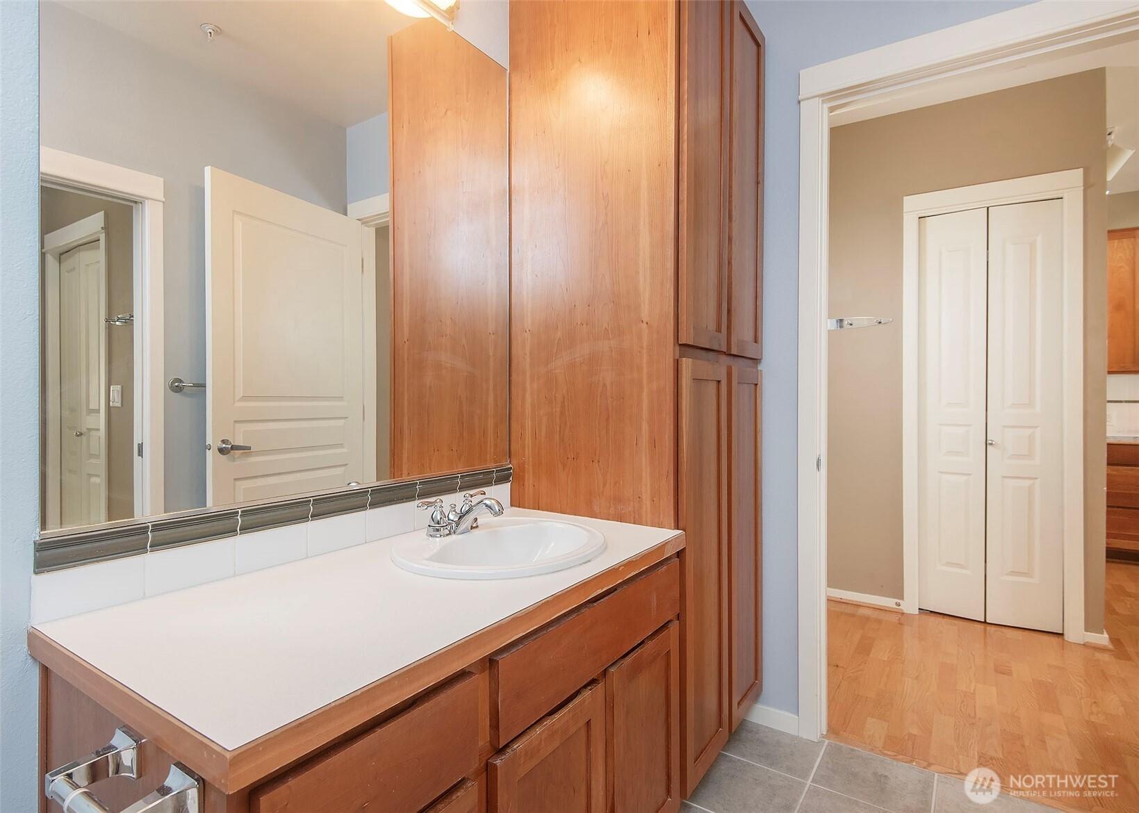 KIRKLAND, Washington, 98033, United States, 1 Bedroom Bedrooms, ,1 BathroomBathrooms,Residential,For Sale,1778230