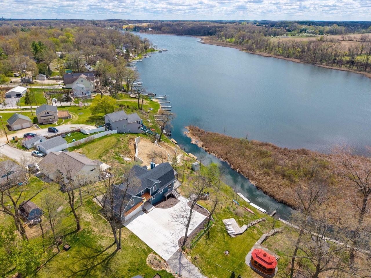 Angola, Indiana, 46703, United States, 5 Bedrooms Bedrooms, ,4 BathroomsBathrooms,Residential,For Sale,1806092