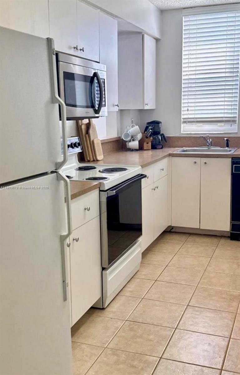 Miami, Florida, 33131, United States, 2 Bedrooms Bedrooms, ,2 BathroomsBathrooms,Residential,For Sale,1827801