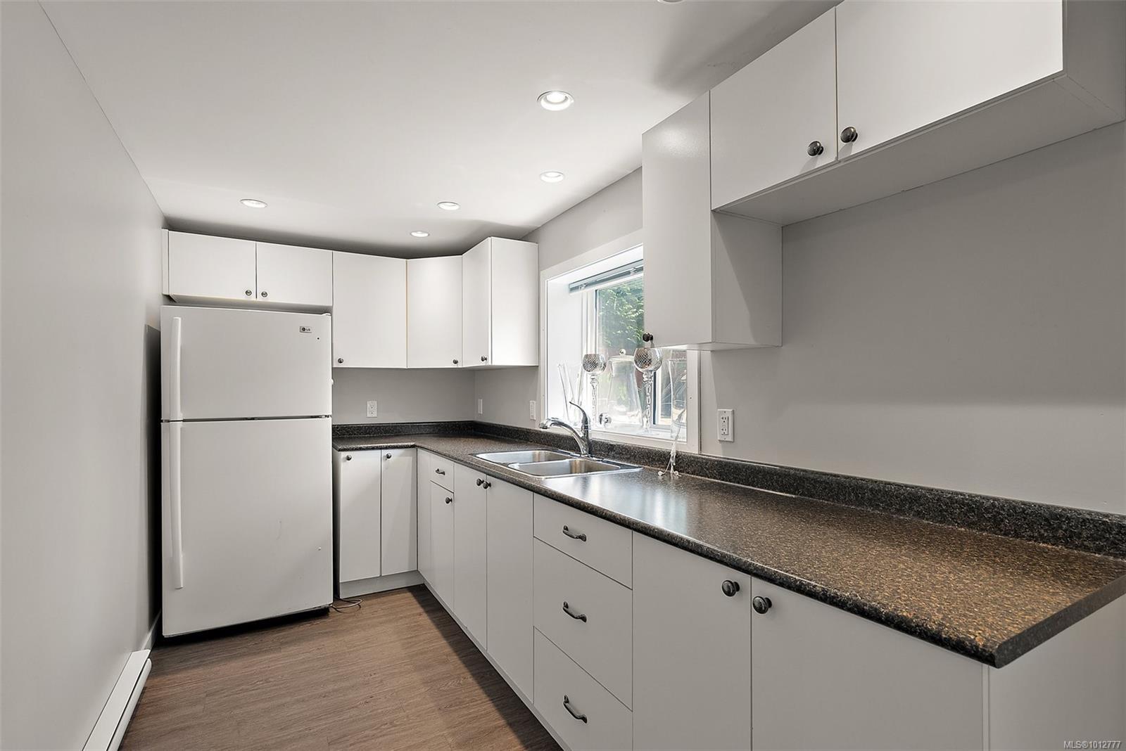 VIEW ROYAL, British Columbia, V9B 6N7, CA, 5 Bedrooms Bedrooms, ,Residential,For Sale,1951218