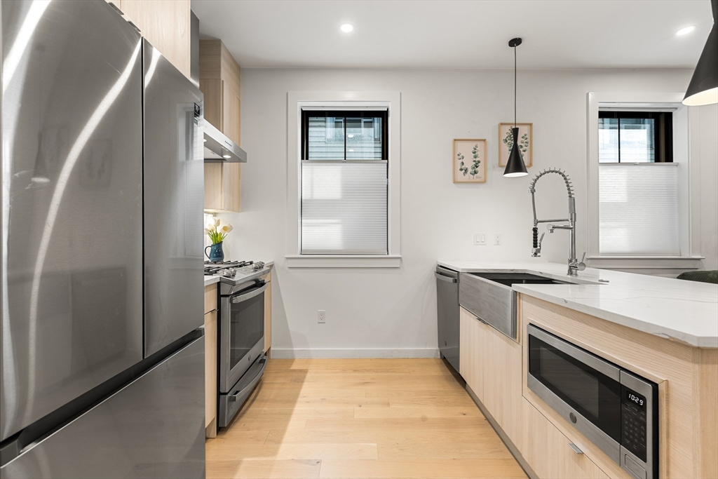 Boston, Massachusetts, 02128, United States, 2 Bedrooms Bedrooms, ,2 BathroomsBathrooms,Residential,For Sale,1940624