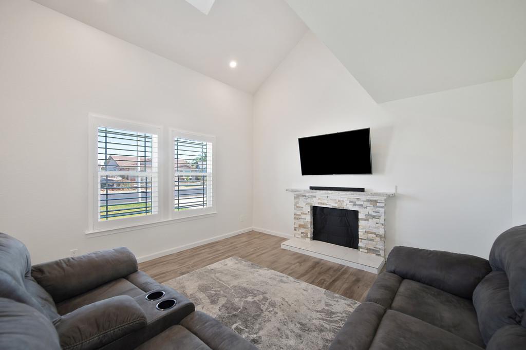 Roseville, California, 95747, United States, 3 Bedrooms Bedrooms, ,2 BathroomsBathrooms,Residential,For Sale,1907474