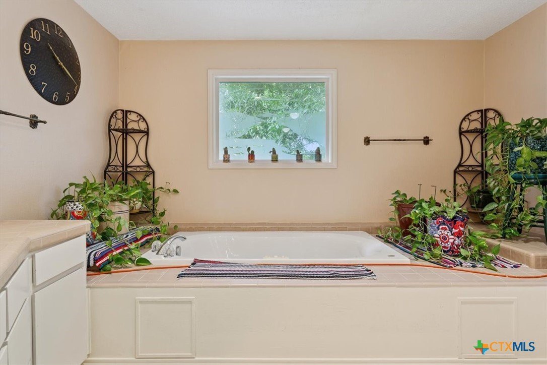 Salado, Texas, 76571, United States, 3 Bedrooms Bedrooms, ,3 BathroomsBathrooms,Residential,For Sale,1976351