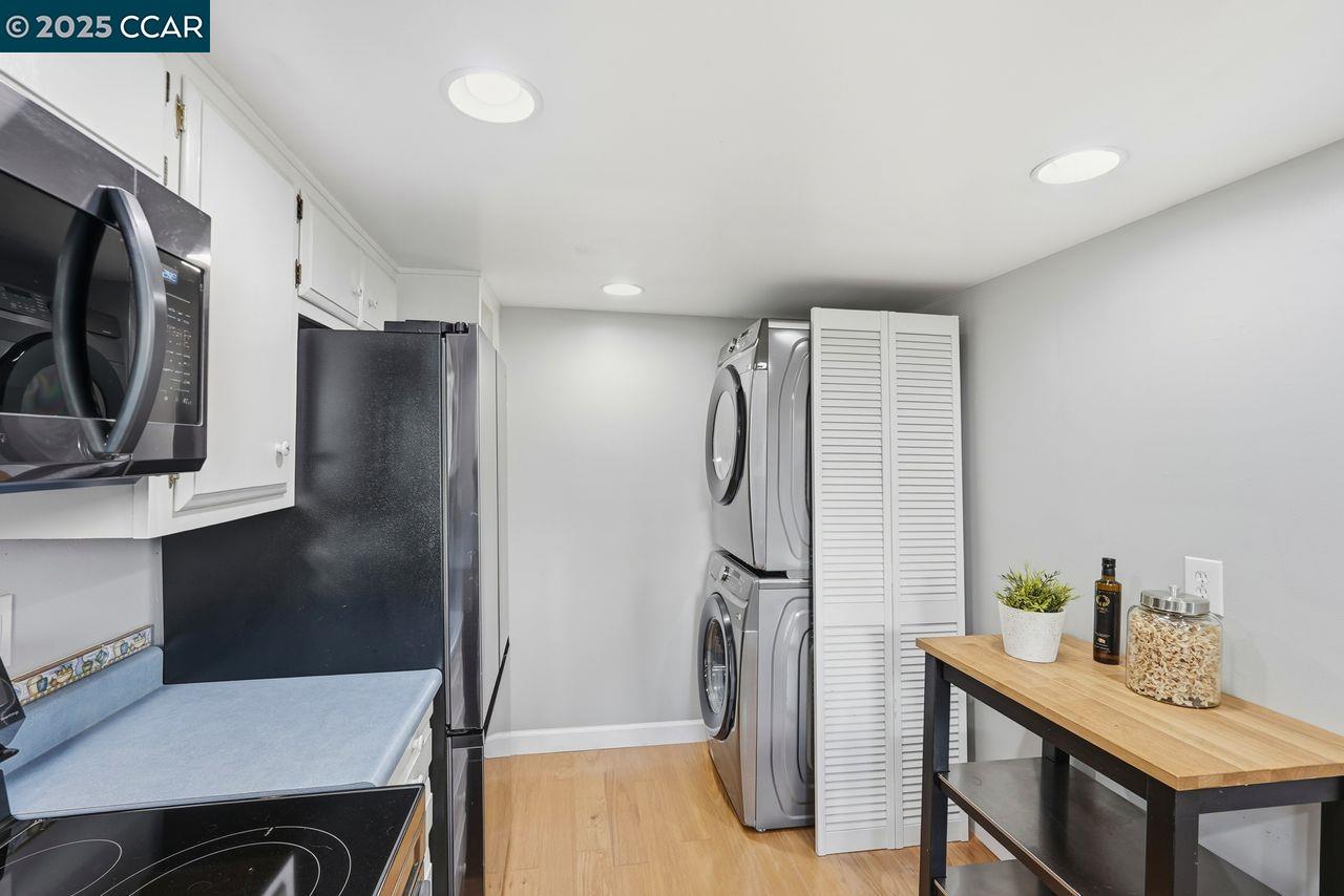 Moraga, California, 94556, United States, 2 Bedrooms Bedrooms, ,1 BathroomBathrooms,Residential,For Sale,1994514