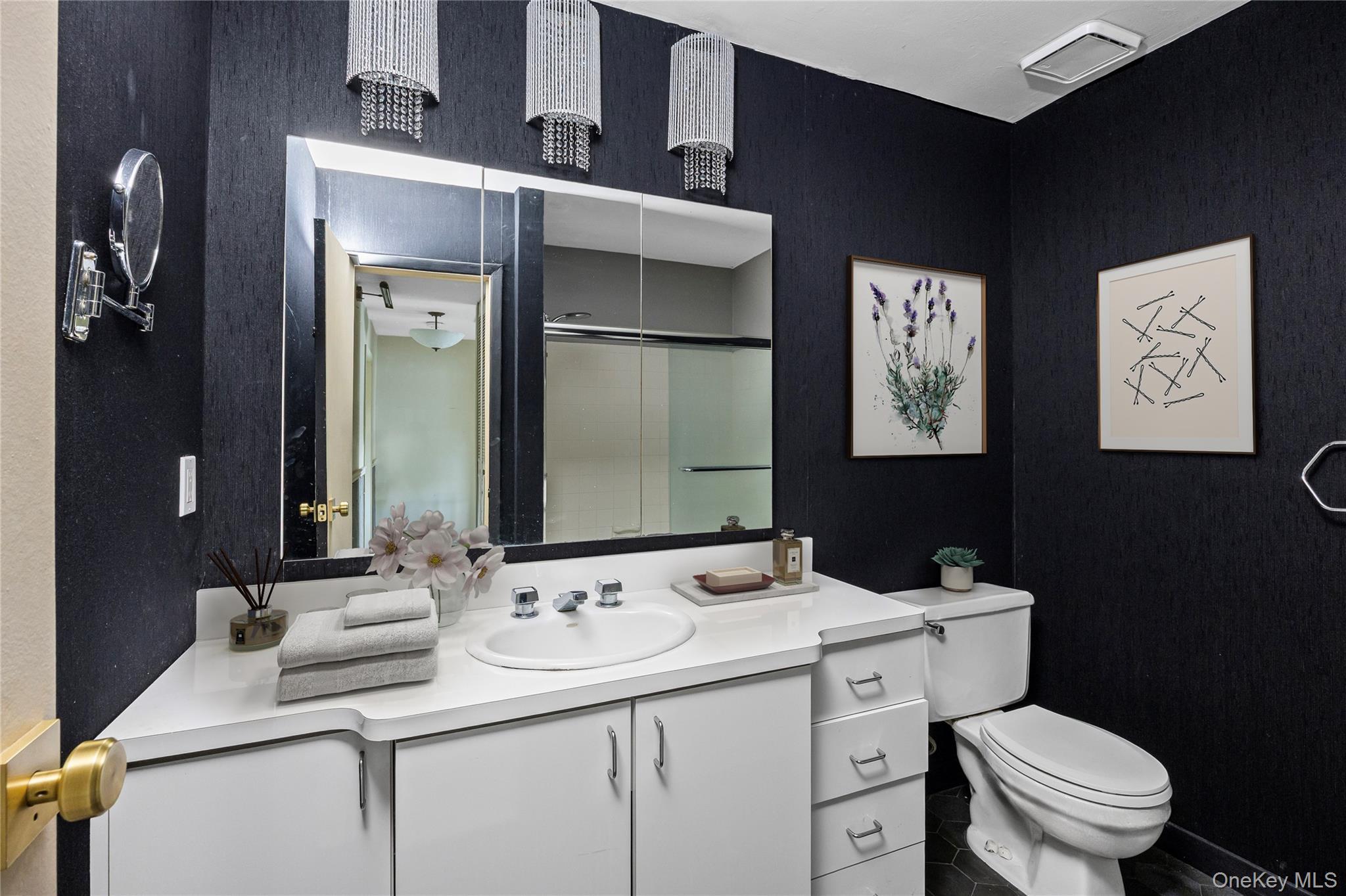 Huntington Station, New York, 11746, United States, 2 Bedrooms Bedrooms, ,2 BathroomsBathrooms,Residential,For Sale,1981328