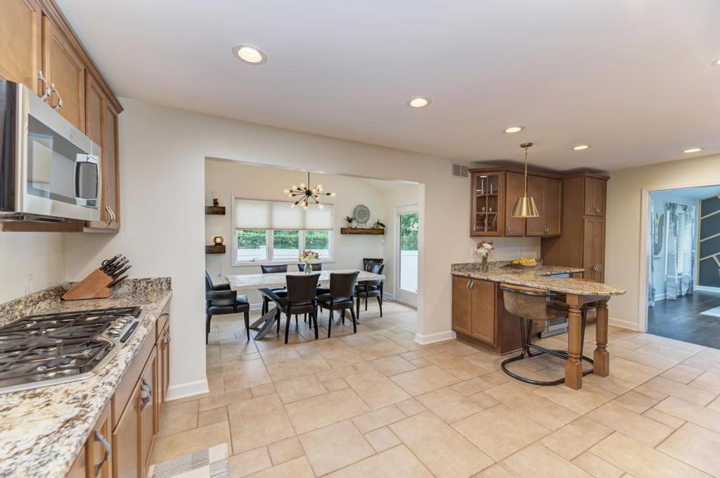 Wood Dale, Illinois, 60191, United States, 4 Bedrooms Bedrooms, ,3 BathroomsBathrooms,Residential,For Sale,1944958