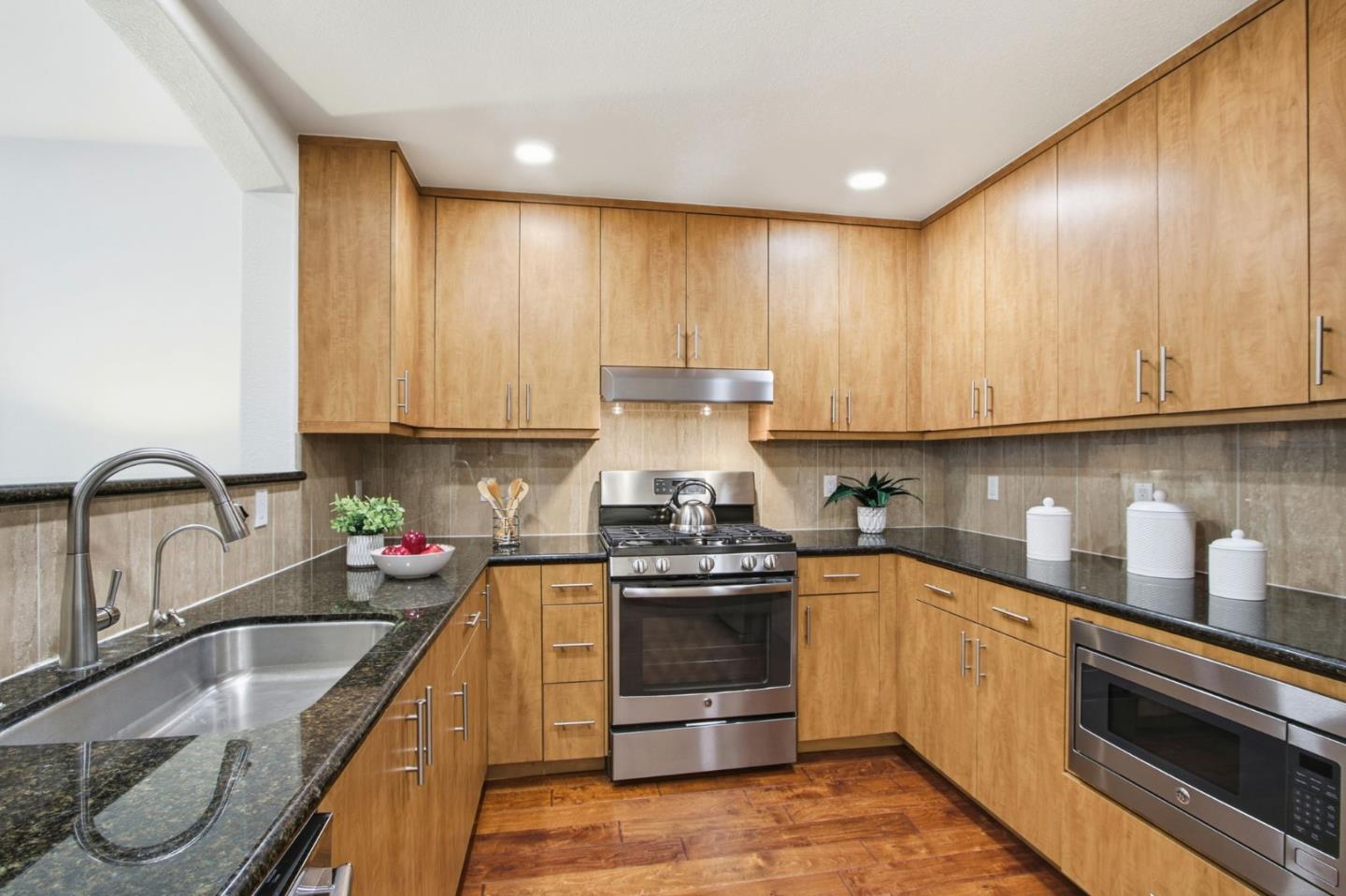 Santa Clara, California, 95051, United States, 2 Bedrooms Bedrooms, ,2 BathroomsBathrooms,Residential,For Sale,1989237