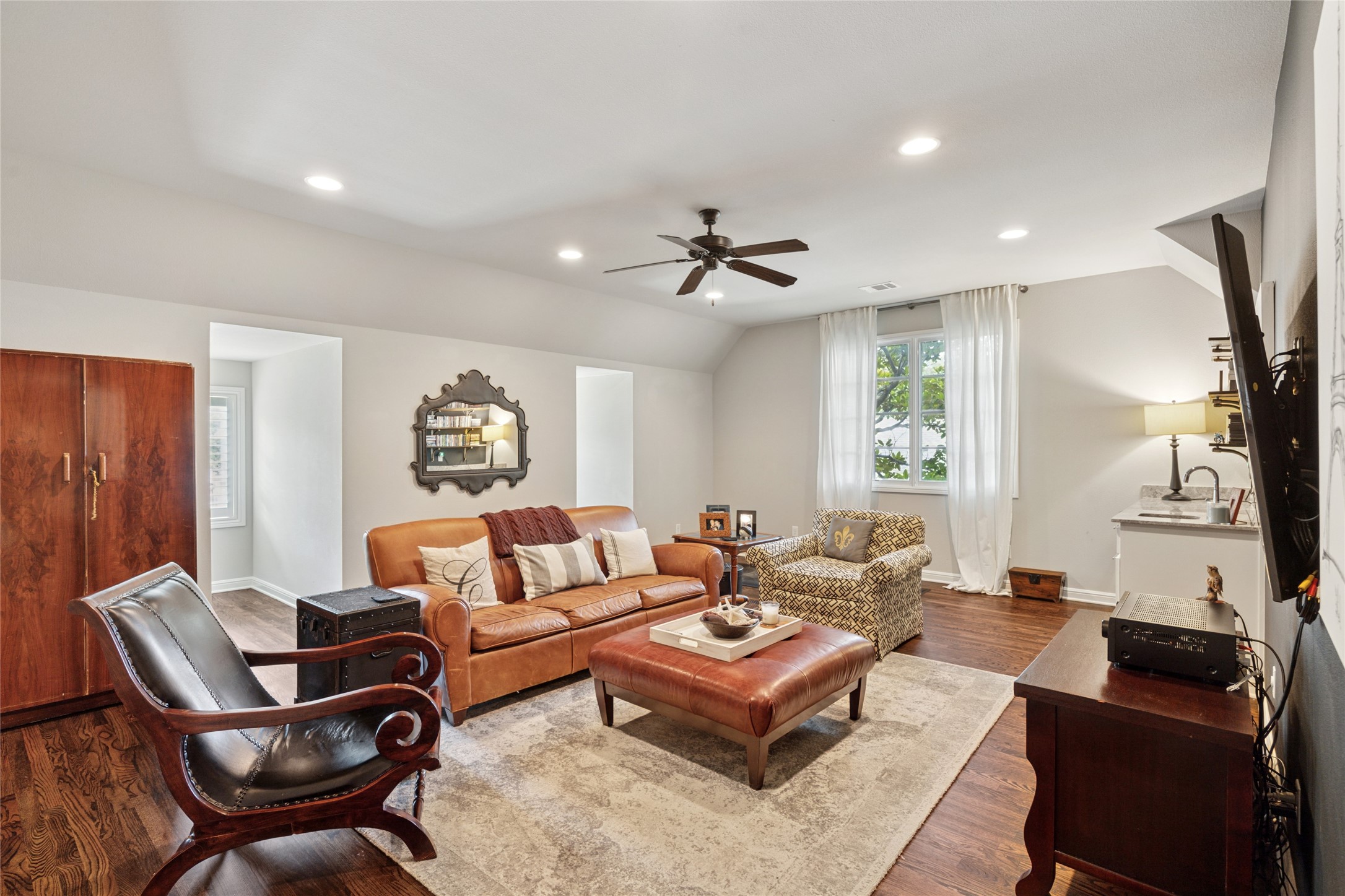 Fort Worth, Texas, 76109, United States, 5 Bedrooms Bedrooms, ,5 BathroomsBathrooms,Residential,For Sale,1866659