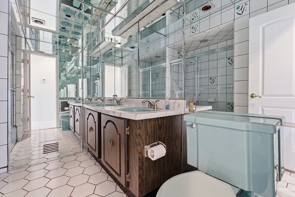 Howard Beach, New York, 11414, United States, 4 Bedrooms Bedrooms, ,3 BathroomsBathrooms,Residential,For Sale,1992466