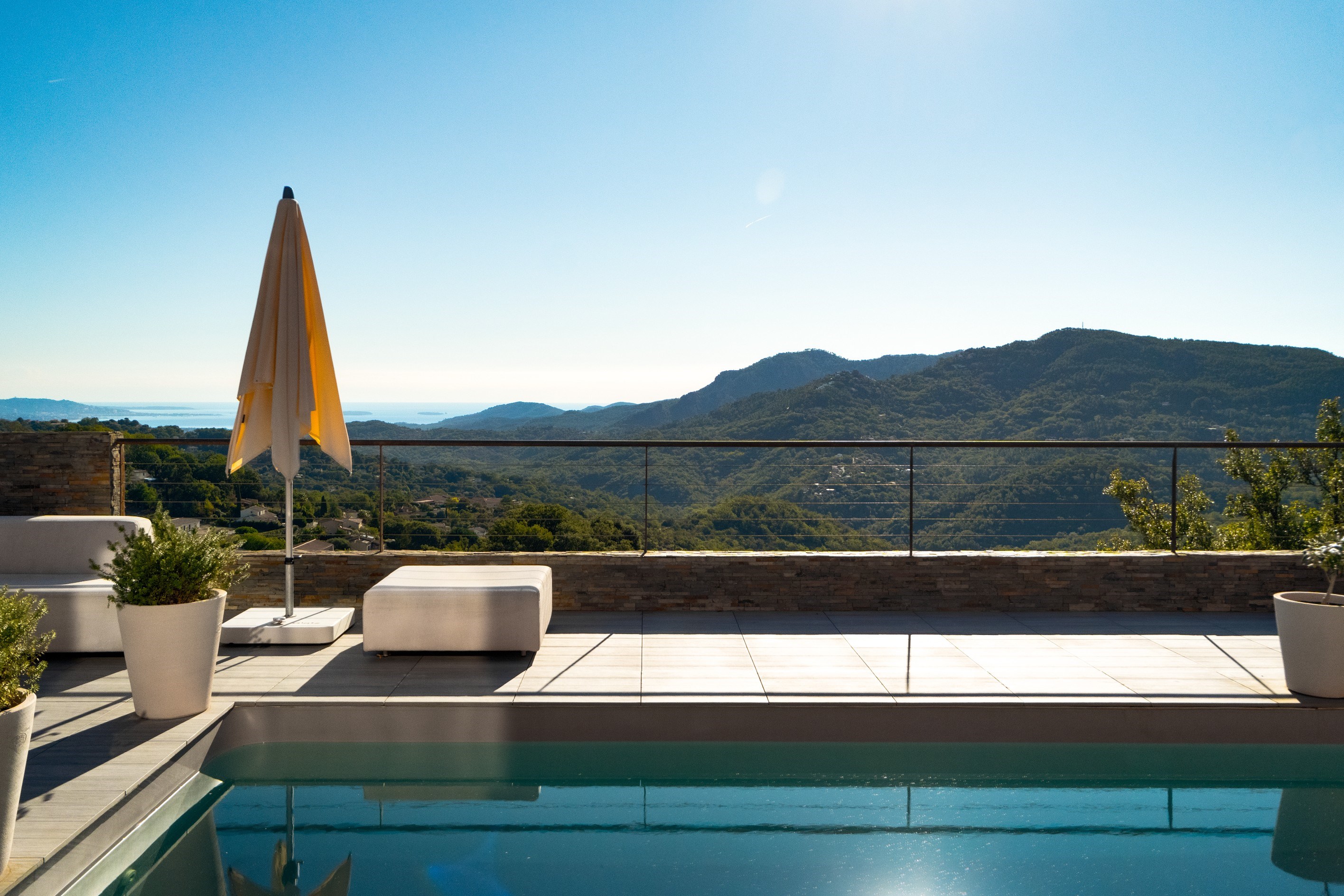  Villa for sale in Adrets-de-l’Estérel with sea view and pool, French Riviera - 物件實景