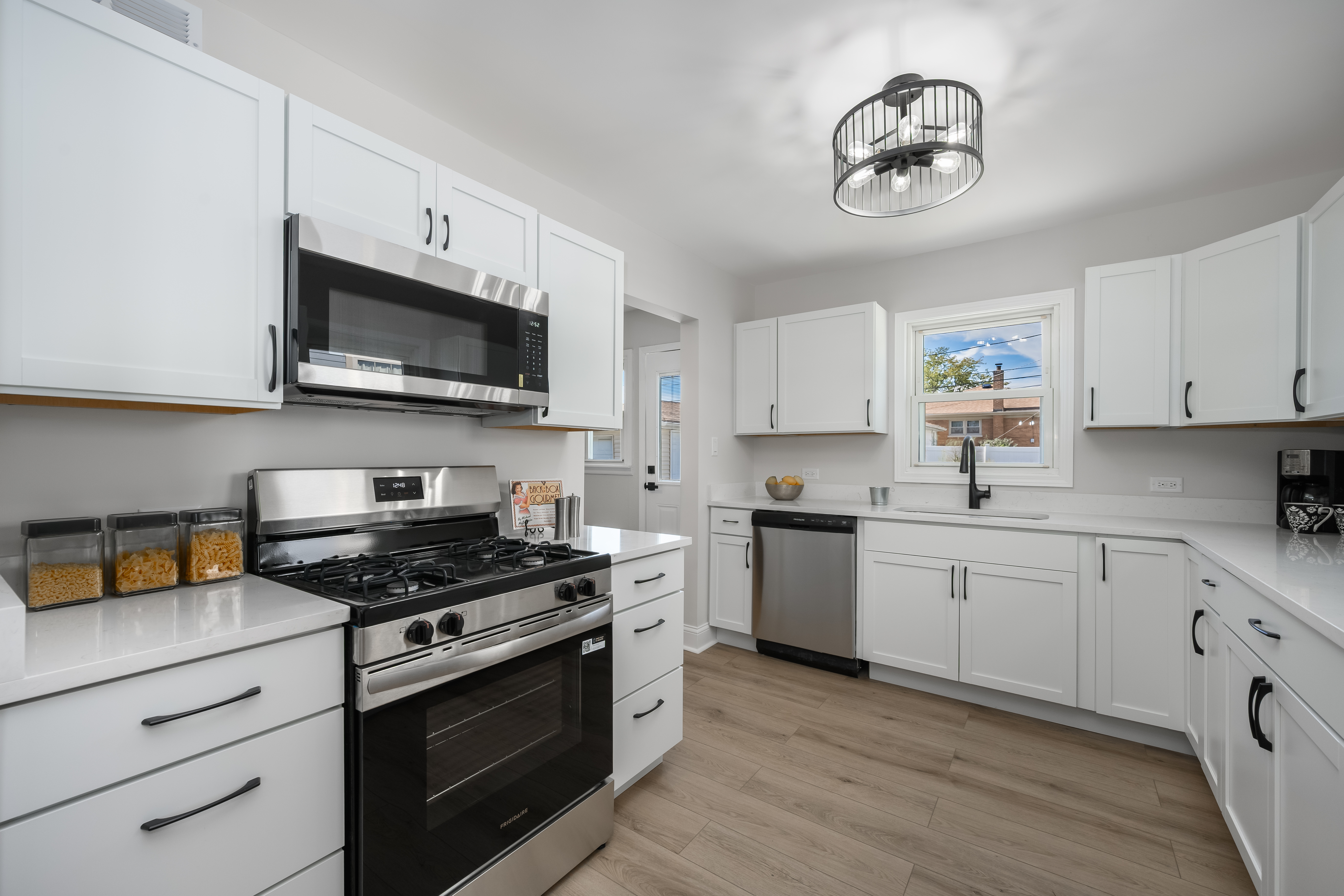  Welcome To This Beautifully Updated and Move-In-Ready Home in Countryside - 物件實景