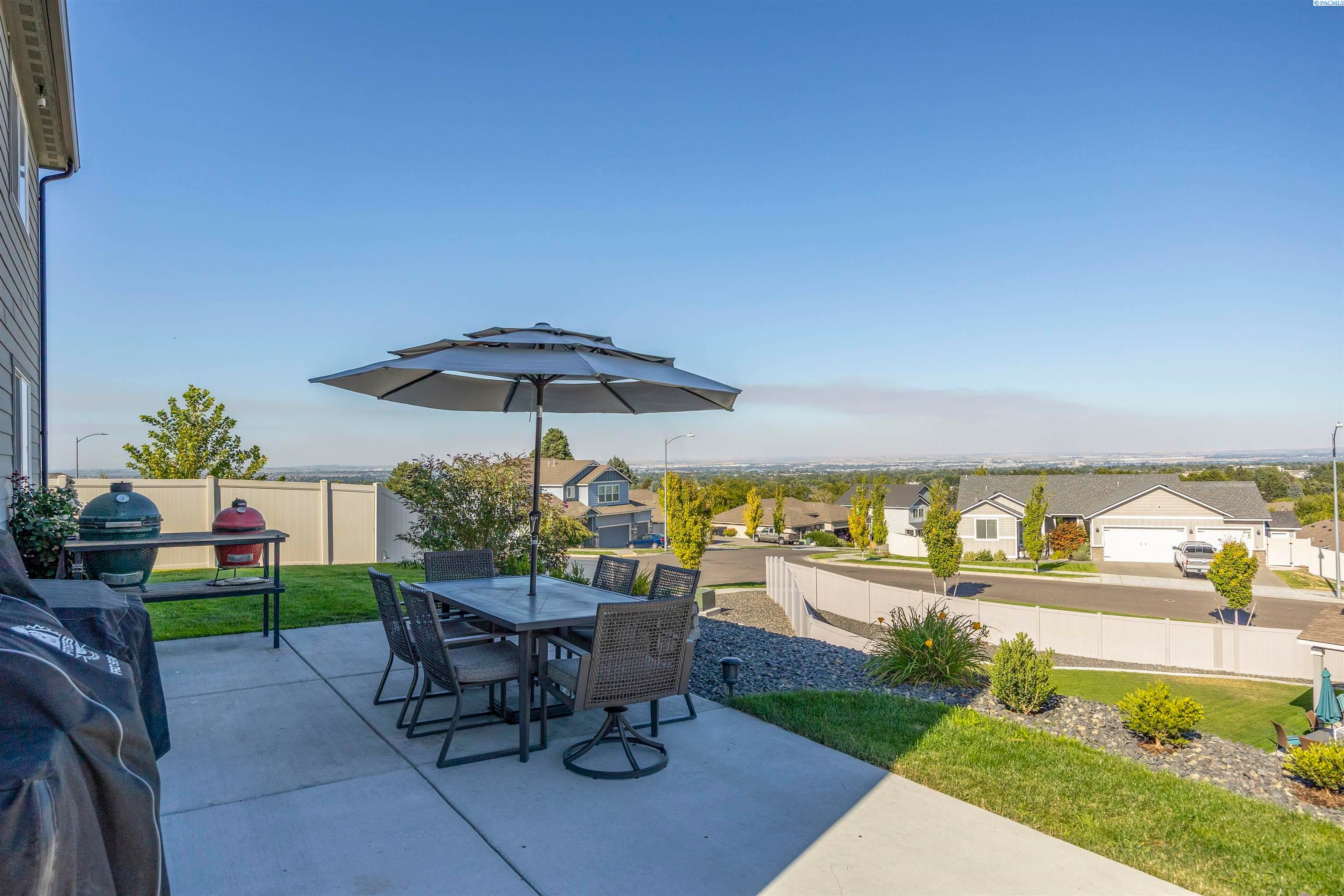 Kennewick, Washington, 99338, United States, 5 Bedrooms Bedrooms, ,3 BathroomsBathrooms,Residential,For Sale,1914232