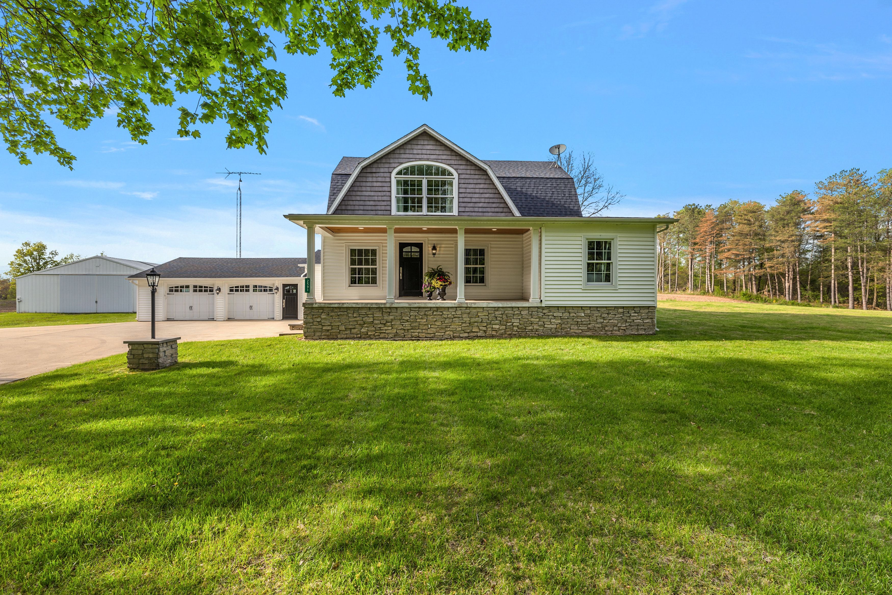 Lapeer, Michigan, 48446, United States, 3 Bedrooms Bedrooms, ,3 BathroomsBathrooms,Residential,For Sale,1807145