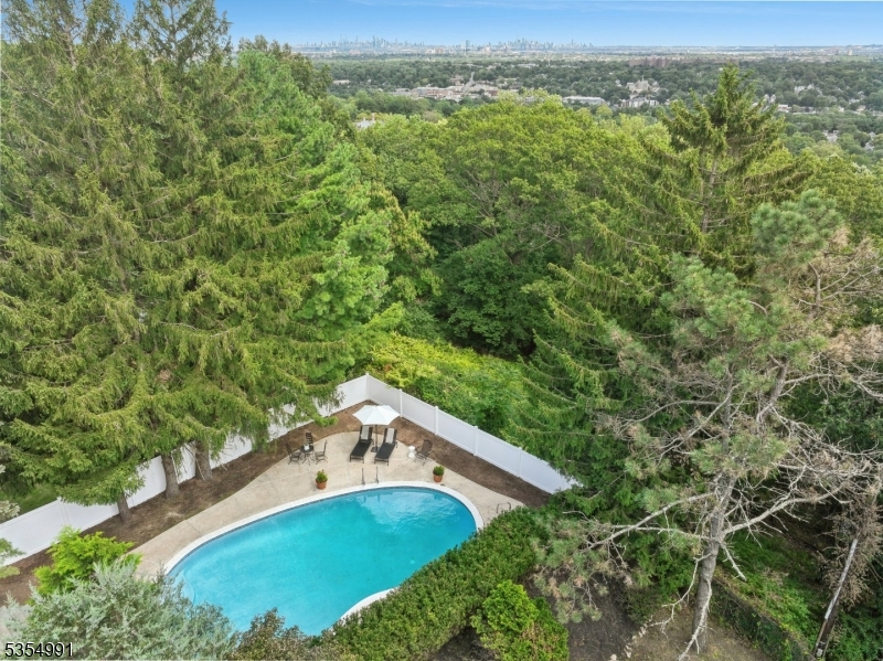South Orange Village Twp., New Jersey, 07079, United States, 5 Bedrooms Bedrooms, ,4 BathroomsBathrooms,Residential,For Sale,1940447
