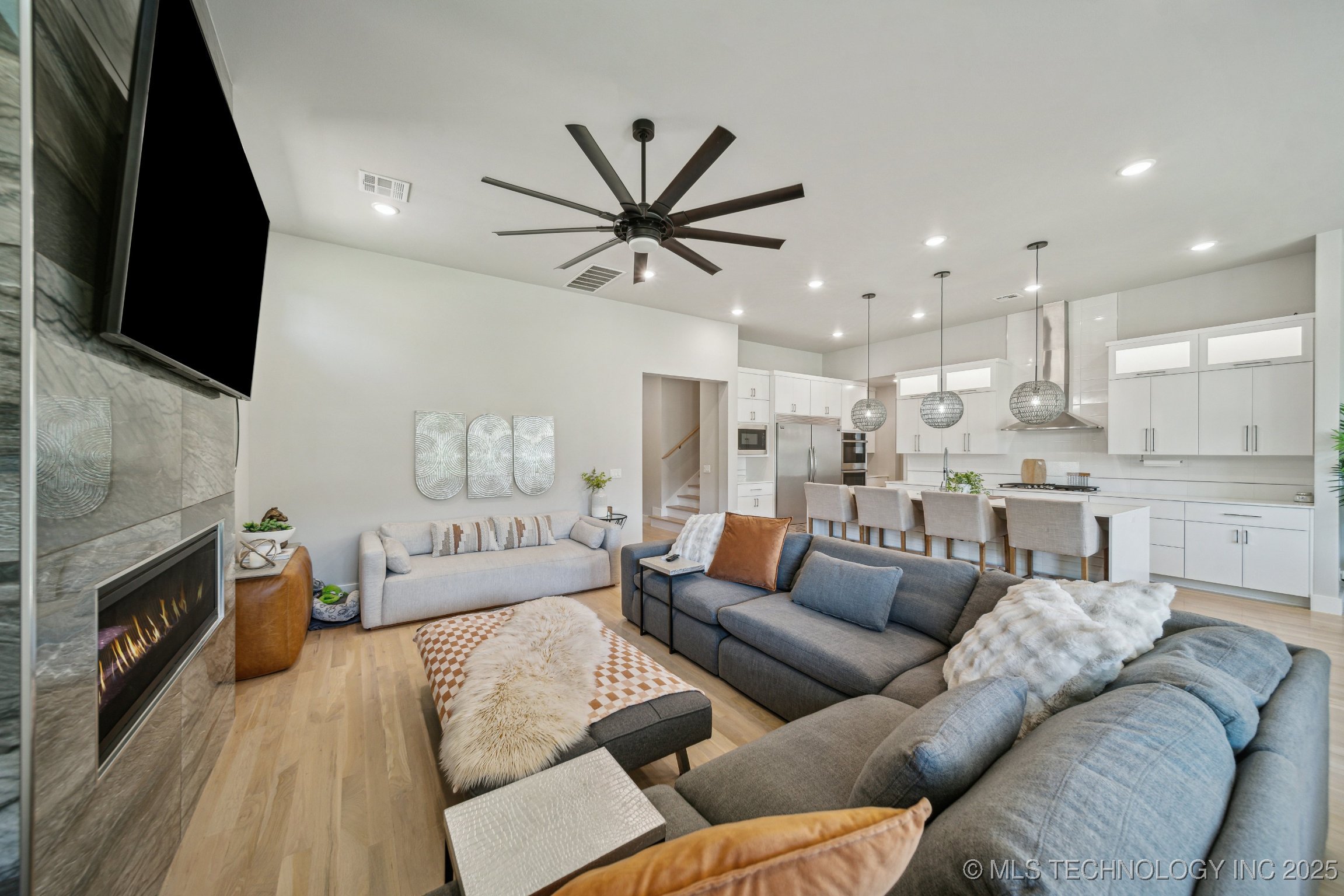 Tulsa, Oklahoma, 74105, United States, 4 Bedrooms Bedrooms, ,5 BathroomsBathrooms,Residential,For Sale,1827808