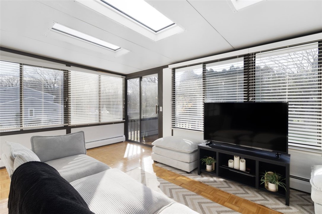 Cranston, Rhode Island, 02921, United States, 3 Bedrooms Bedrooms, ,2 BathroomsBathrooms,Residential,For Sale,1996913