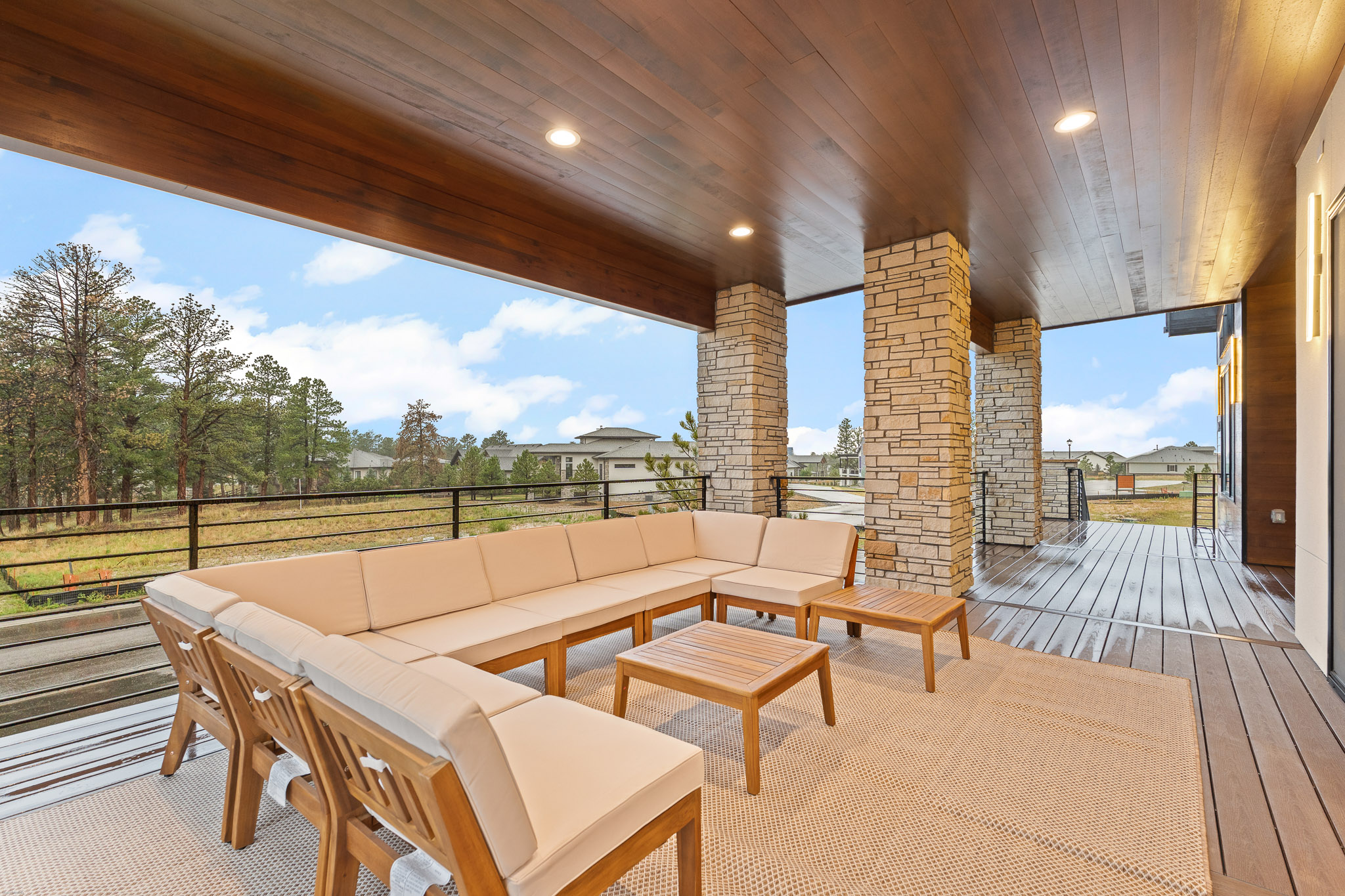  Designed to live beautifully from front to back - 物件實景