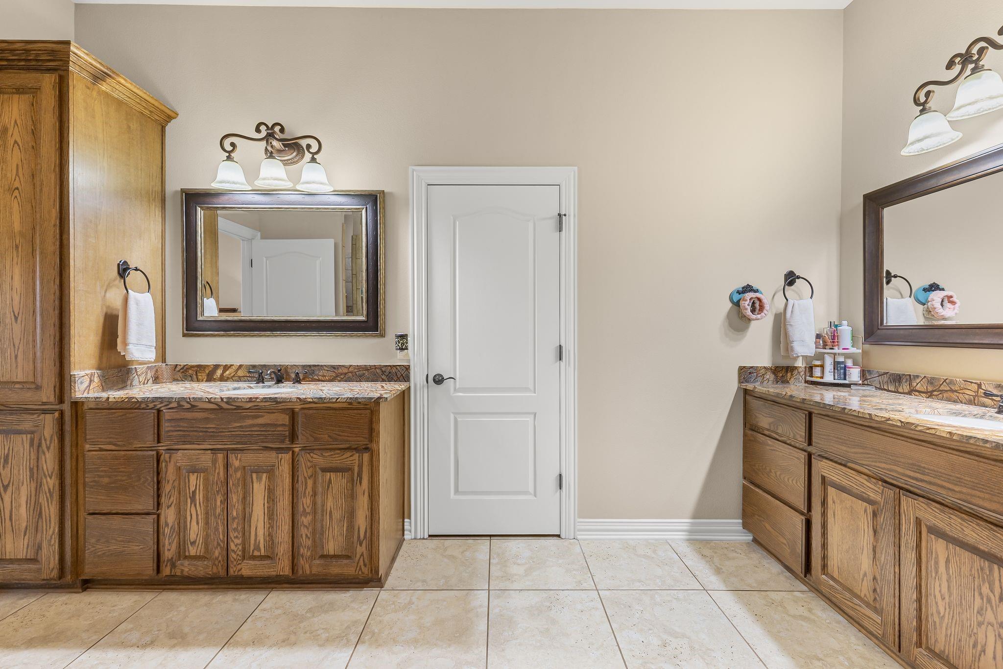 Caddo Mills, Texas, 75135, United States, 4 Bedrooms Bedrooms, ,5 BathroomsBathrooms,Residential,For Sale,1984290