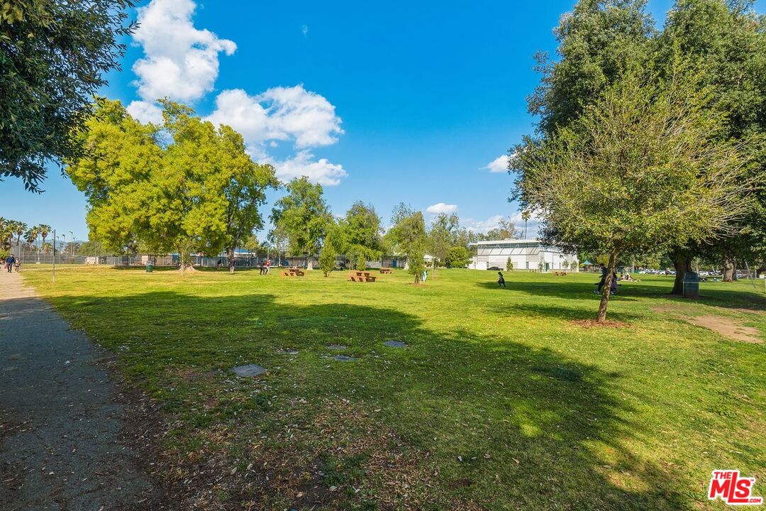 Sherman Oaks, California, 91423, United States, 2 Bedrooms Bedrooms, ,2 BathroomsBathrooms,Residential,For Sale,1920013